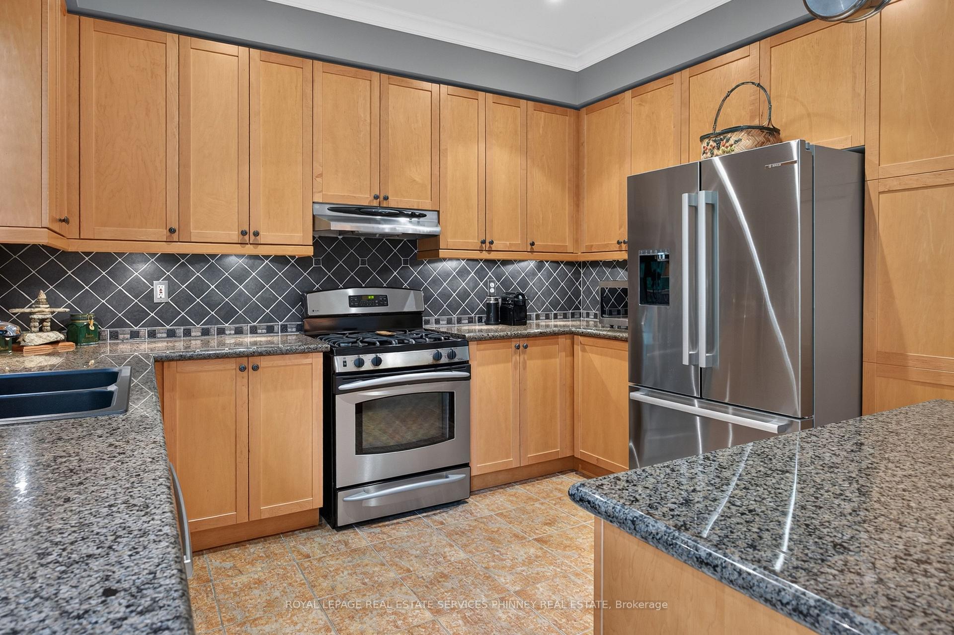 Photo 11 of 211 Creek Path Avenue, Oakville, Bronte — HOMEH
