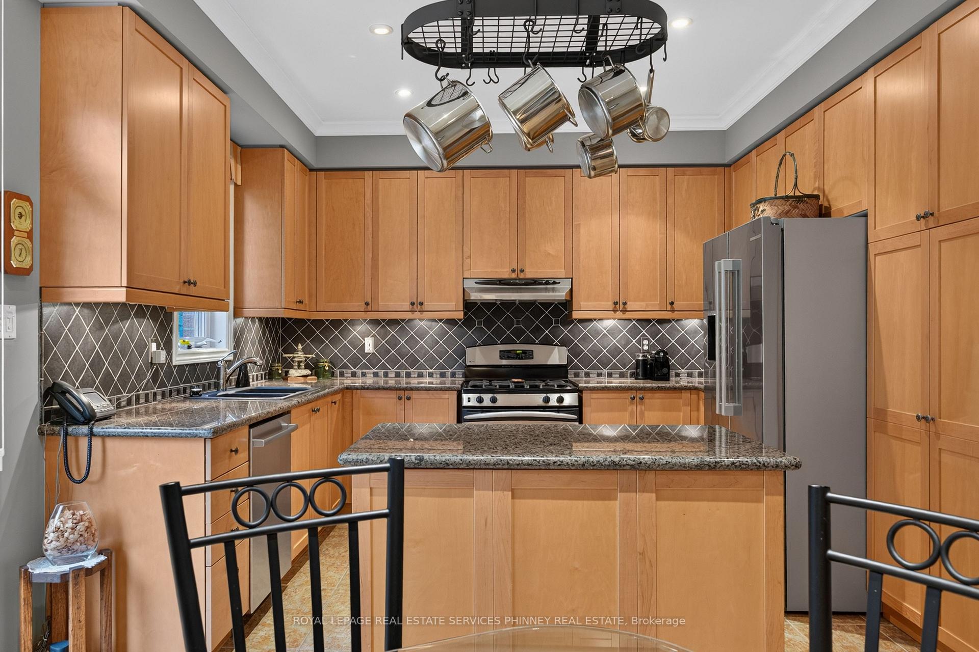 Photo 13 of 211 Creek Path Avenue, Oakville, Bronte — HOMEH