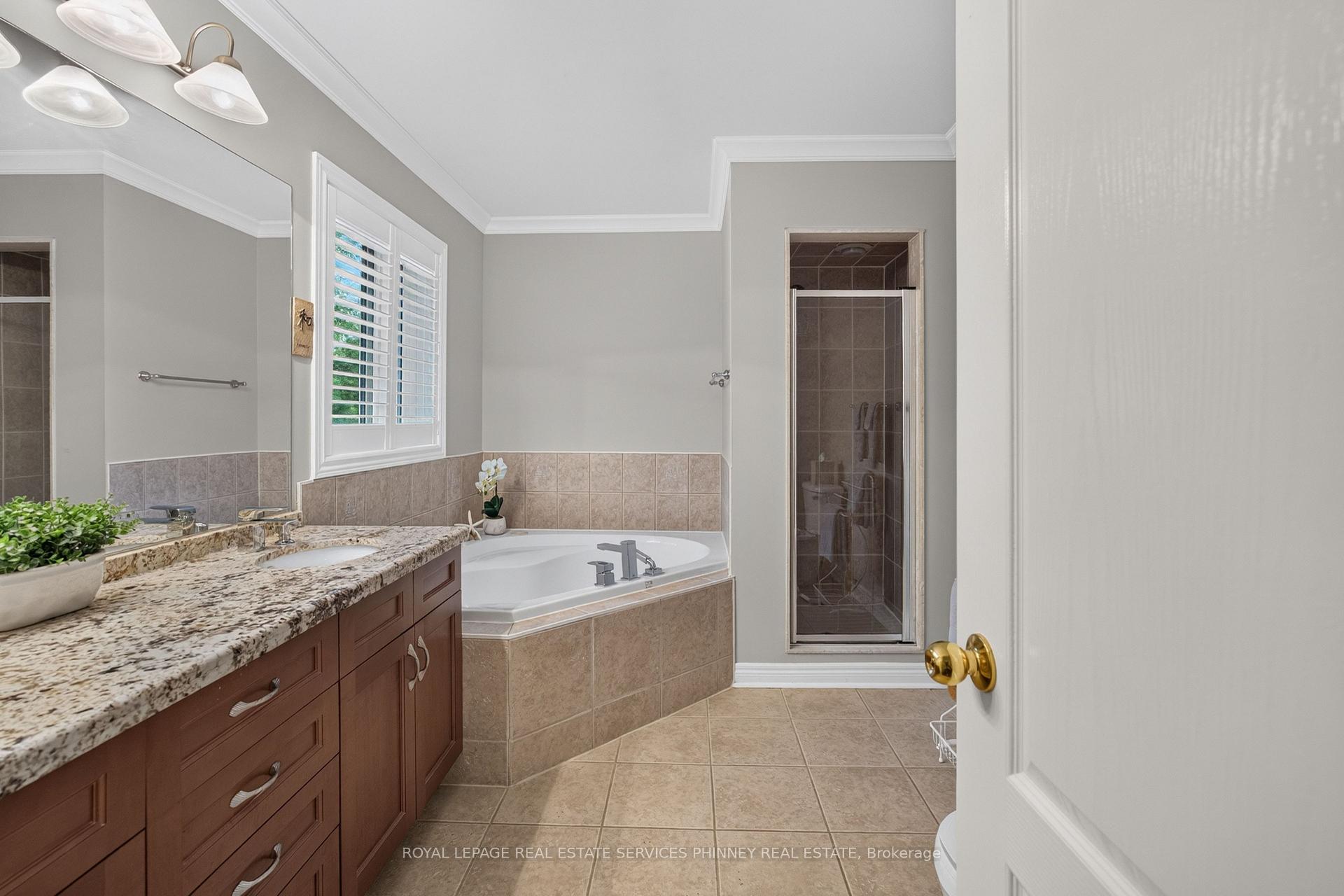Photo 21 of 211 Creek Path Avenue, Oakville, Bronte — HOMEH