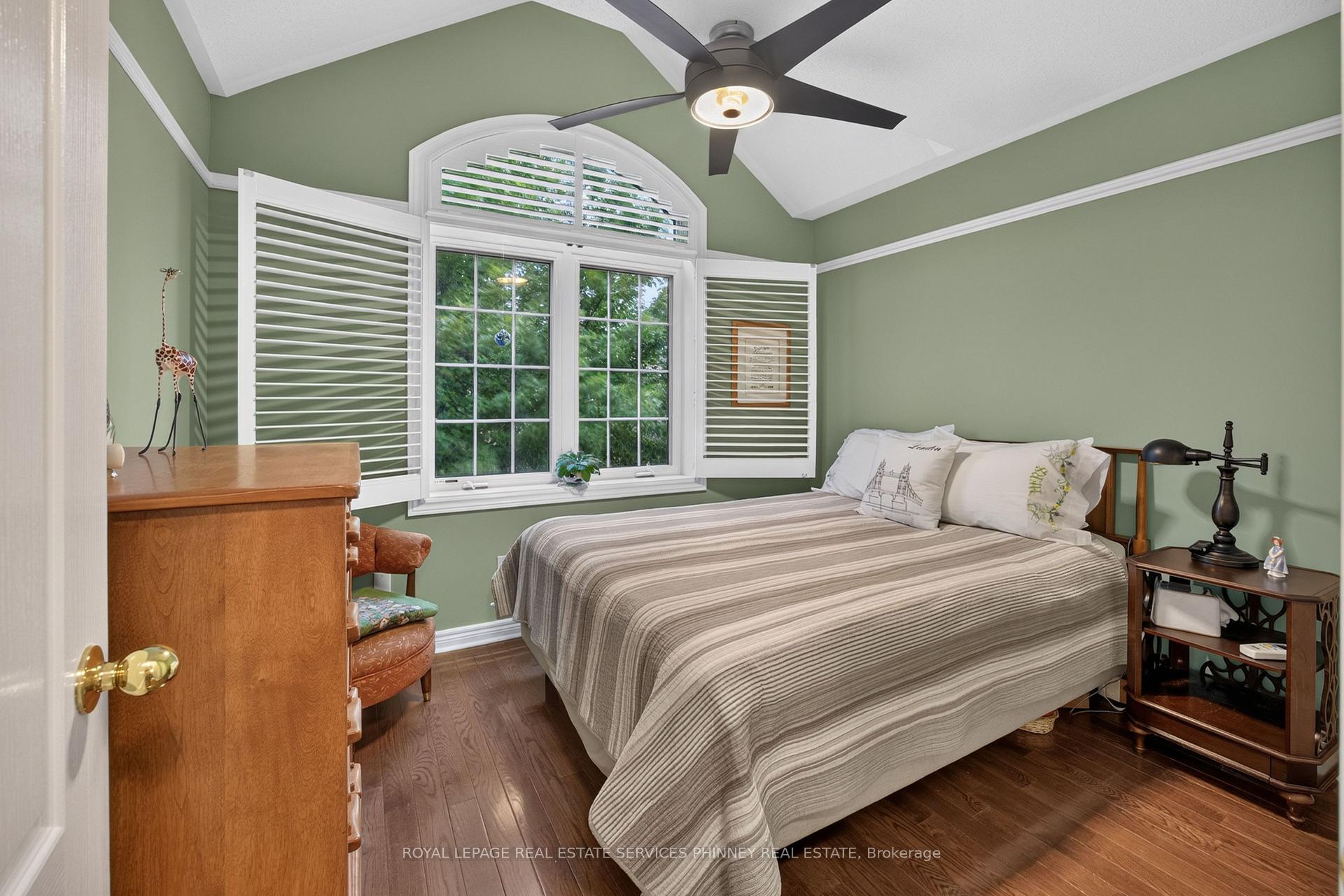 Photo 23 of 211 Creek Path Avenue, Oakville, Bronte — HOMEH