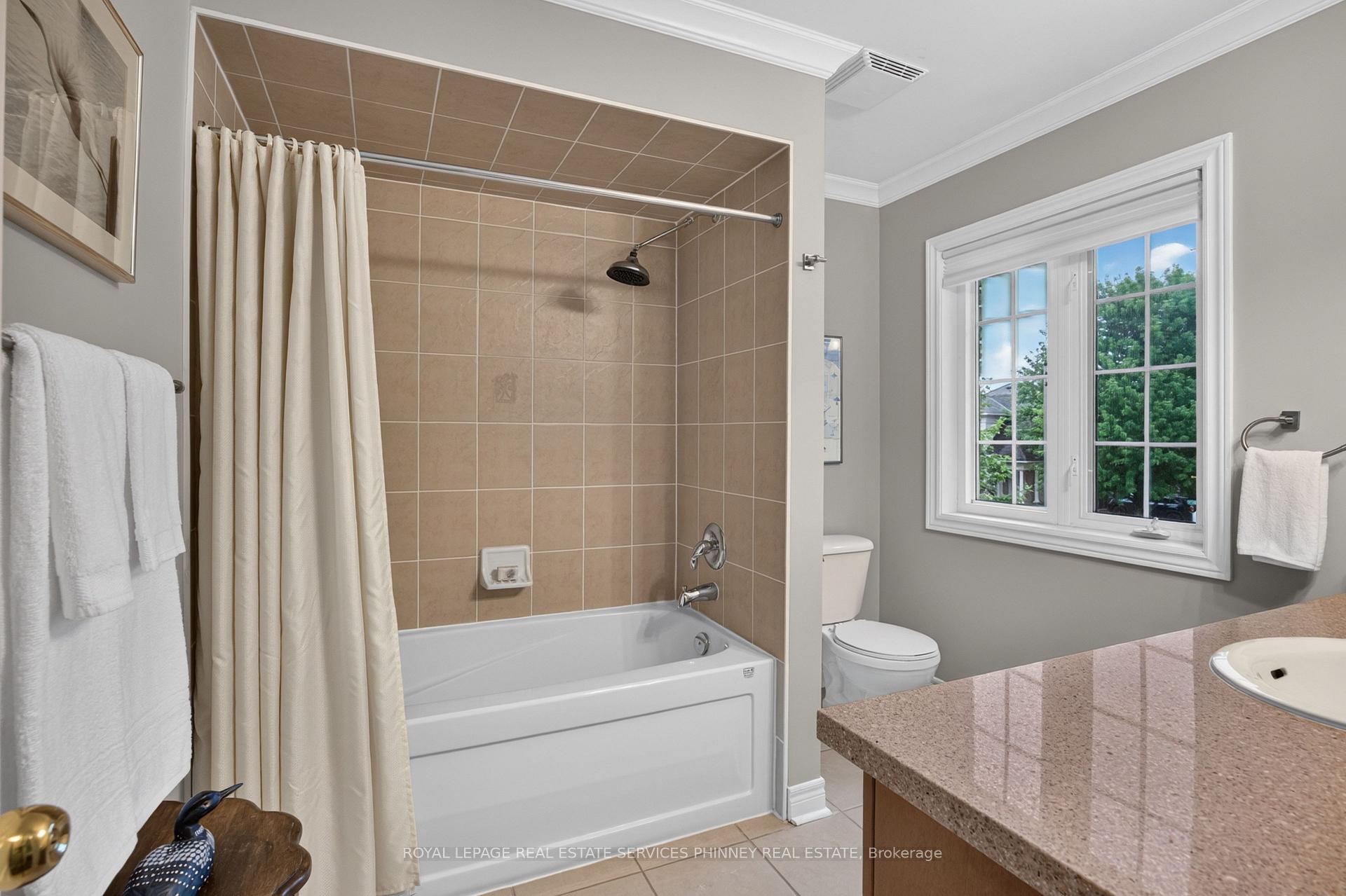 Photo 25 of 211 Creek Path Avenue, Oakville, Bronte — HOMEH