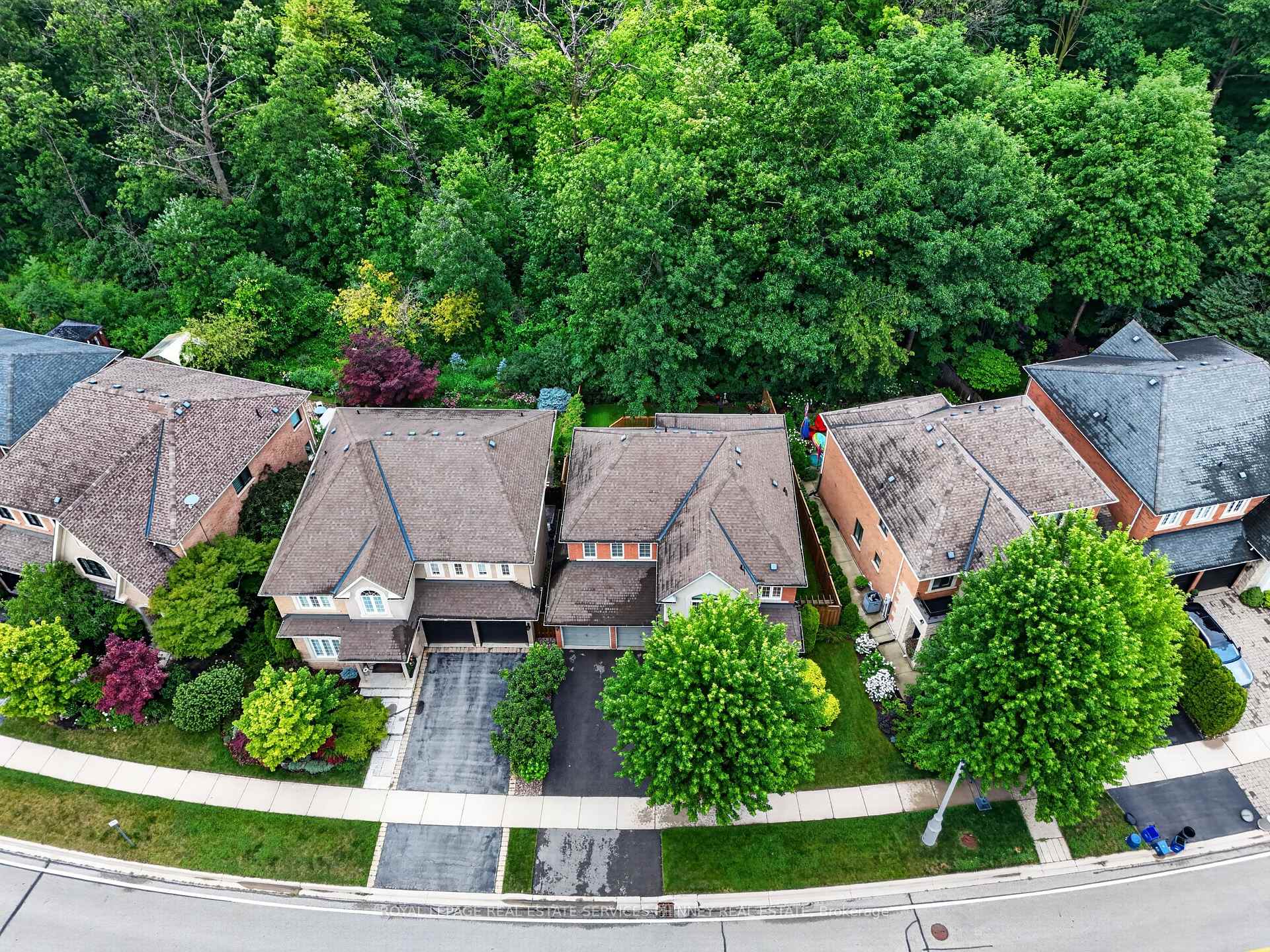 Photo 34 of 211 Creek Path Avenue, Oakville, Bronte — HOMEH