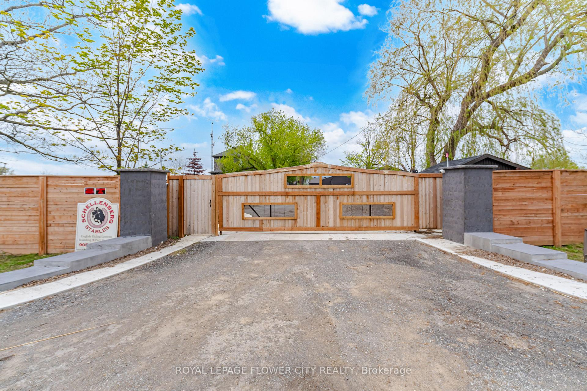 Photo of 2483 Burnhamthorpe Road