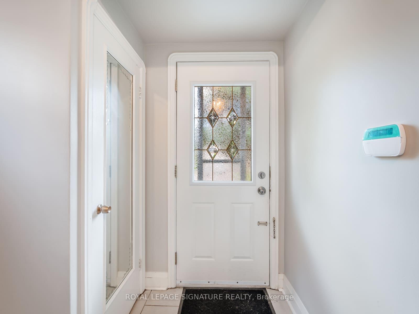Photo 3 of 31 Brookview Drive, Toronto, Englemount-Lawrence — HOMEH