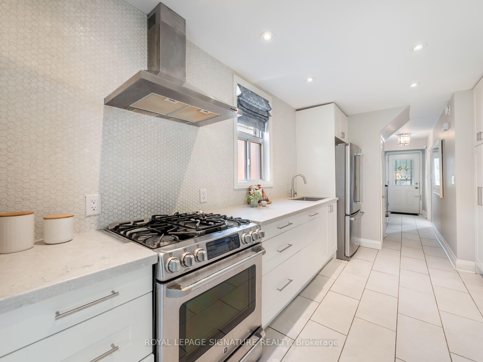 Photo 13 of 31 Brookview Drive, Toronto, Englemount-Lawrence — HOMEH