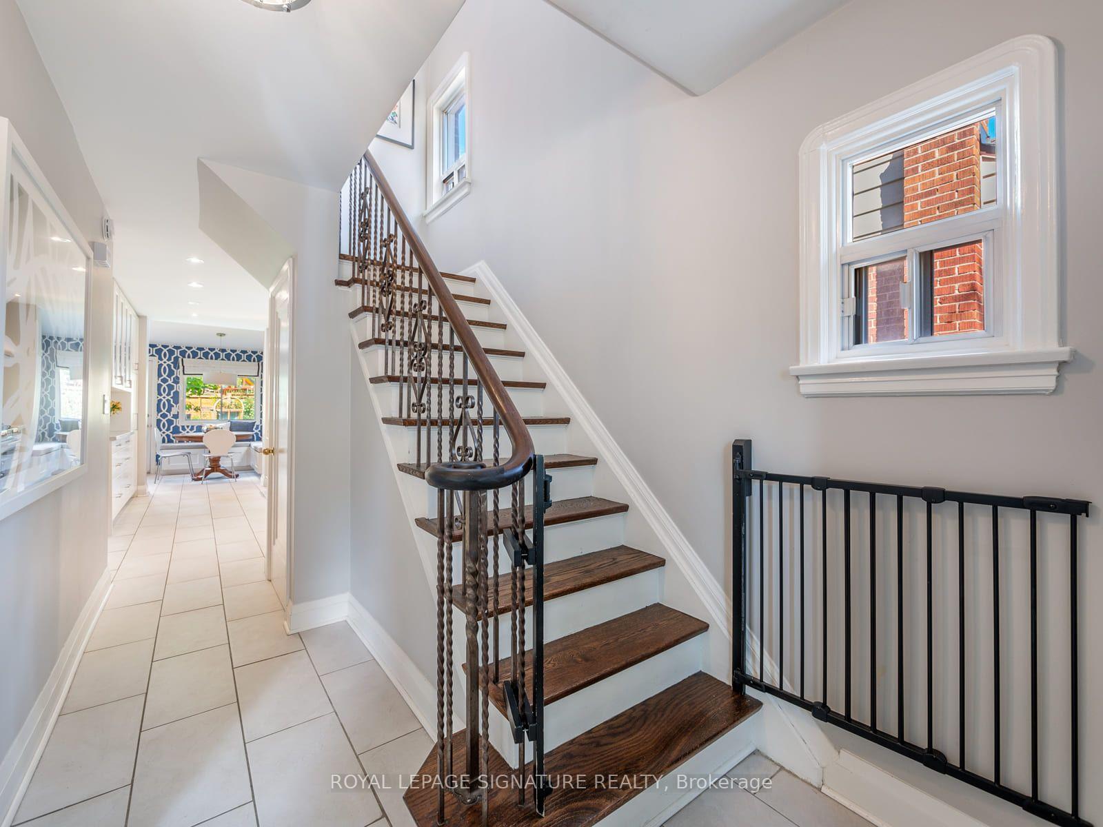 Photo 16 of 31 Brookview Drive, Toronto, Englemount-Lawrence — HOMEH