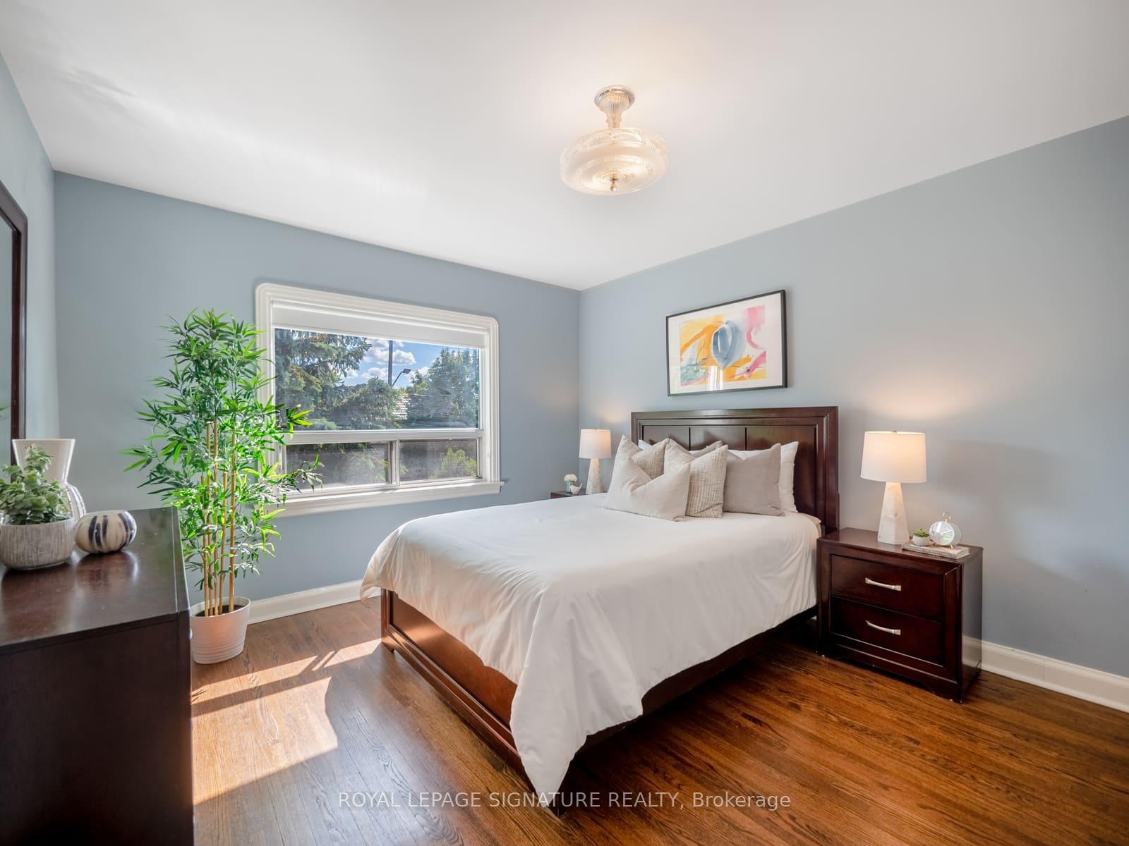 Photo 17 of 31 Brookview Drive, Toronto, Englemount-Lawrence — HOMEH