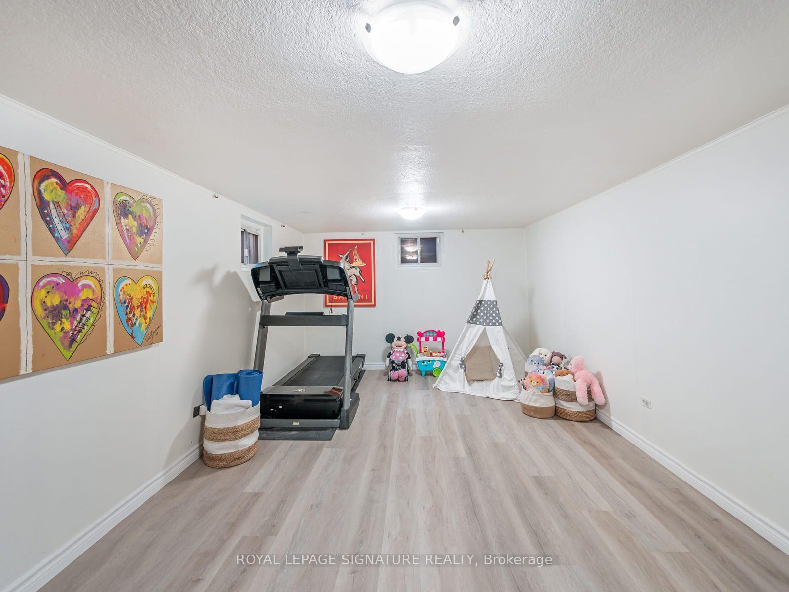 Photo 34 of 31 Brookview Drive, Toronto, Englemount-Lawrence — HOMEH