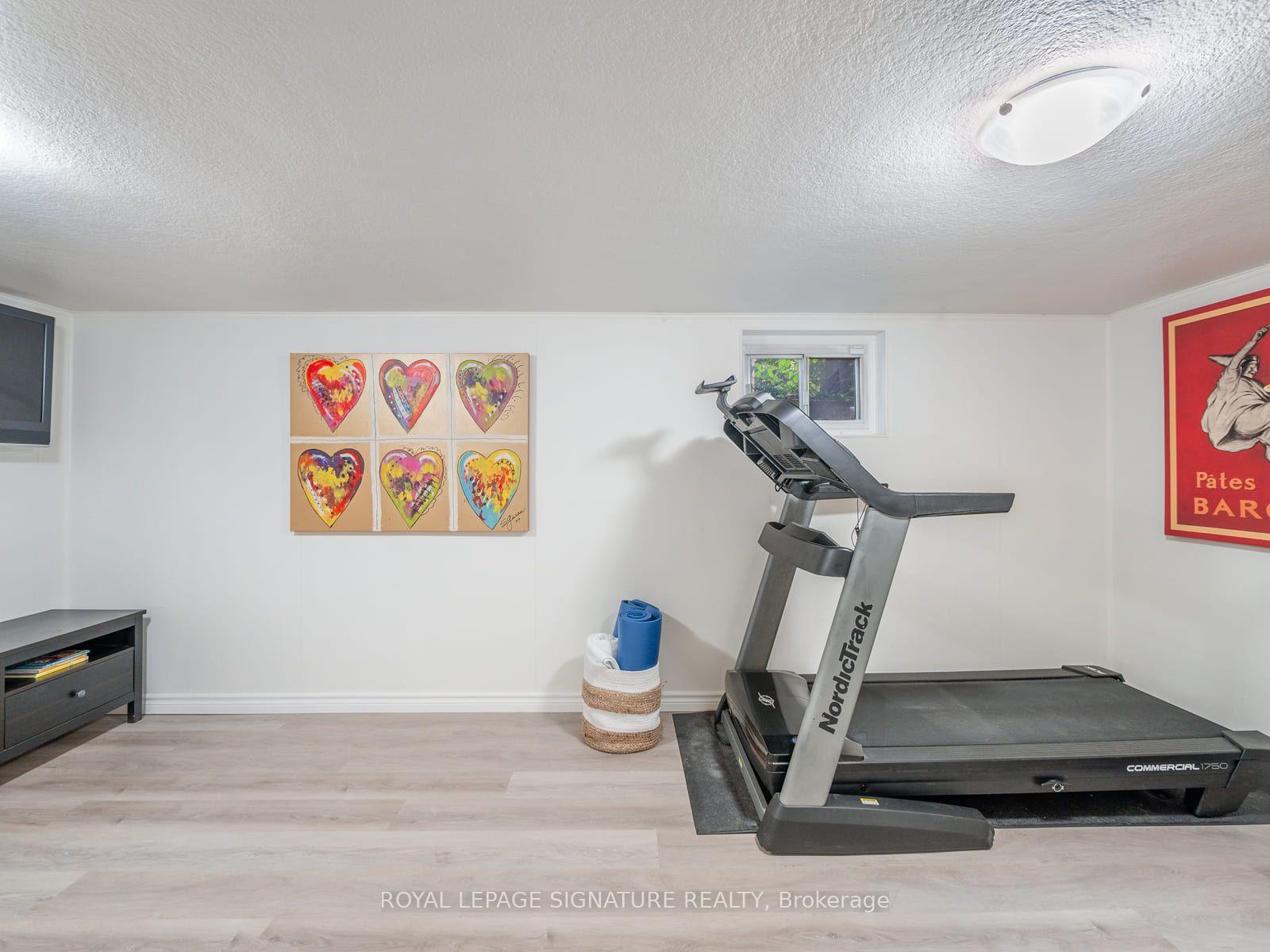 Photo 35 of 31 Brookview Drive, Toronto, Englemount-Lawrence — HOMEH