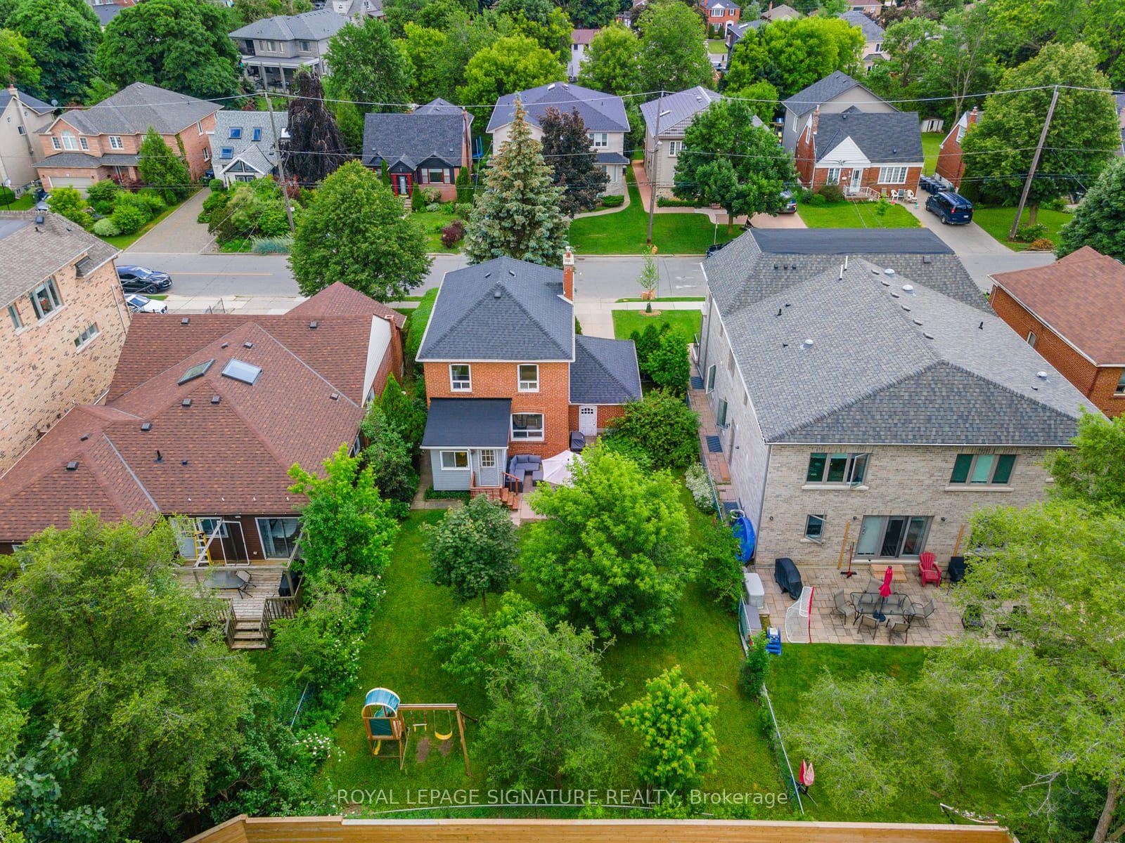Photo 39 of 31 Brookview Drive, Toronto, Englemount-Lawrence — HOMEH