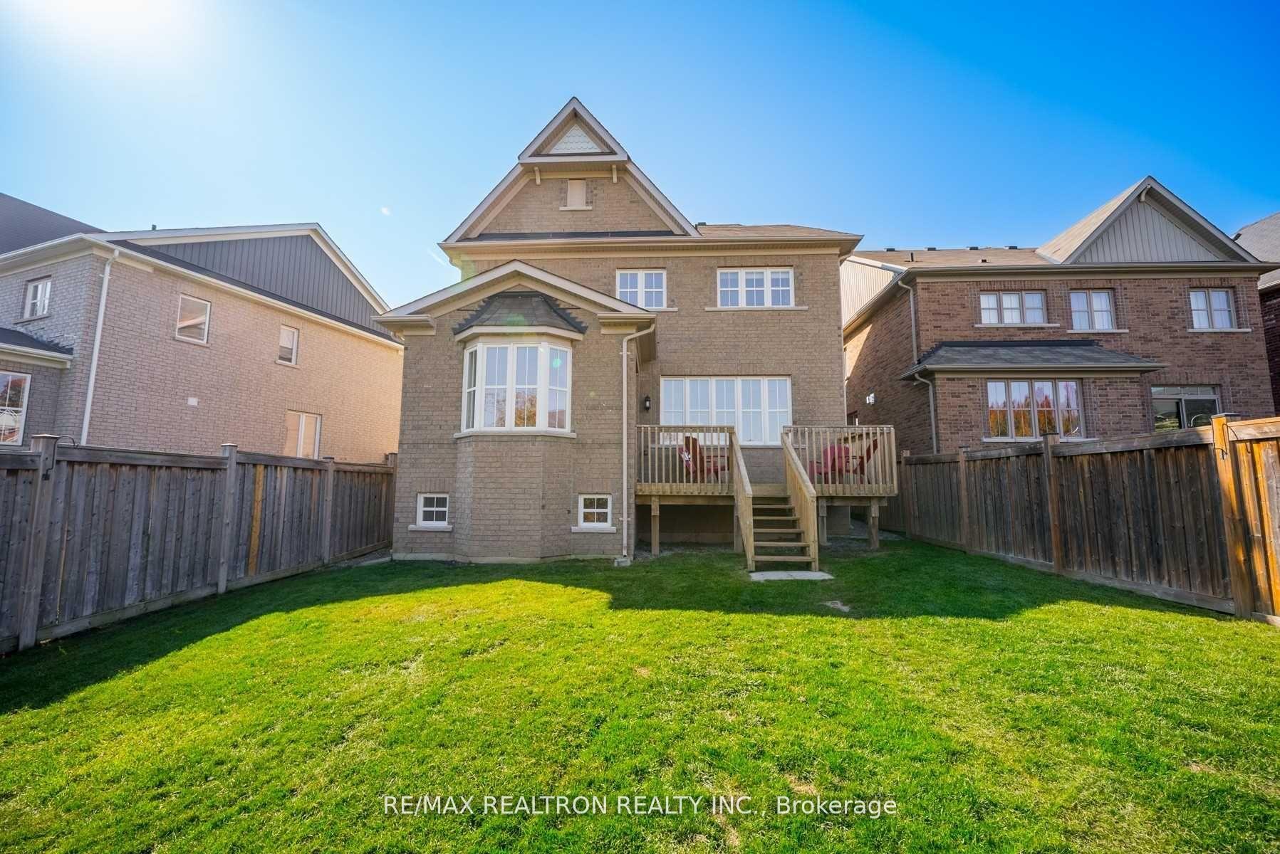 Photo 6 of 15 Burning Springs Place, Whitby, Brooklin — HOMEH