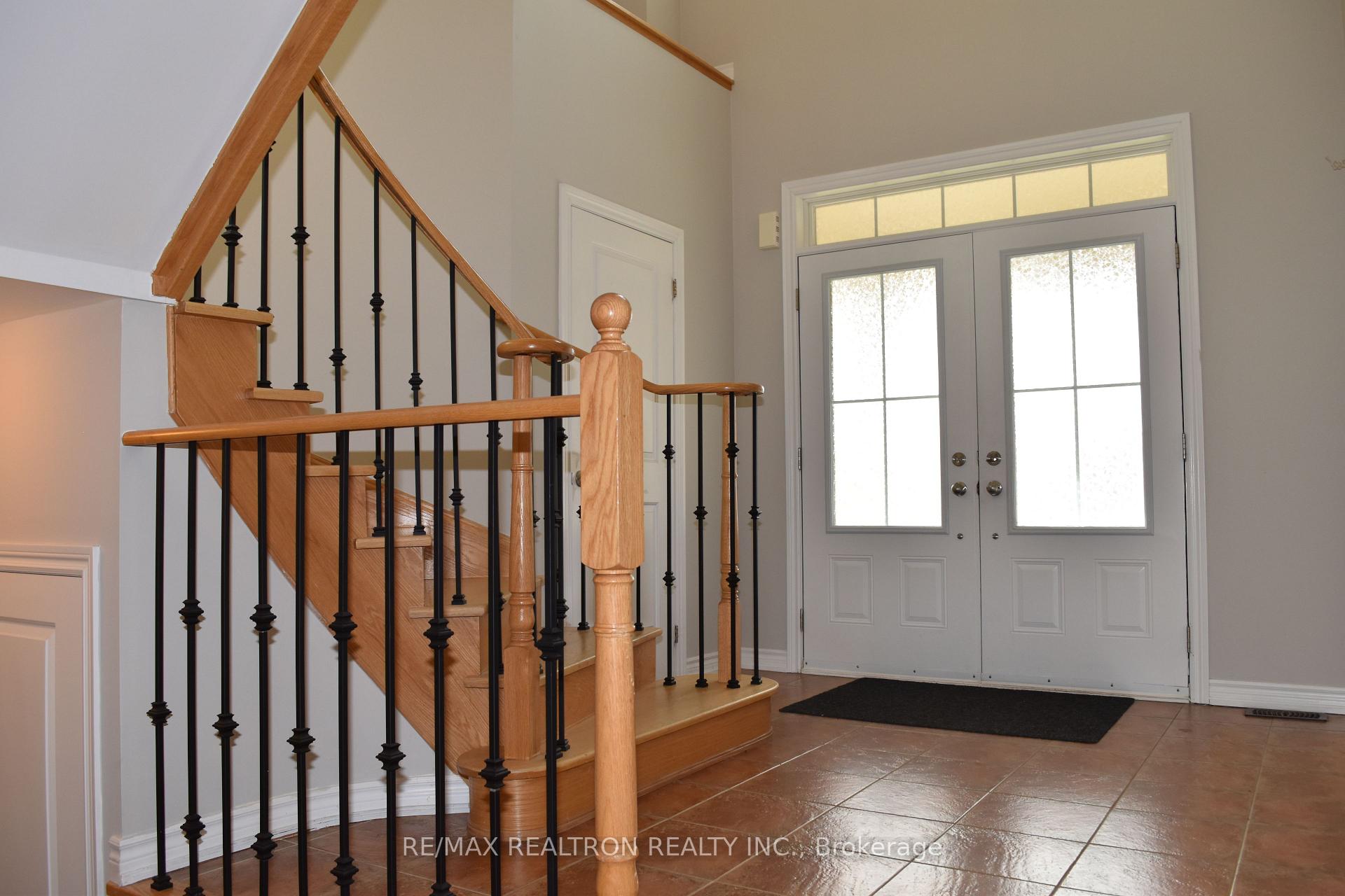 Photo 8 of 15 Burning Springs Place, Whitby, Brooklin — HOMEH