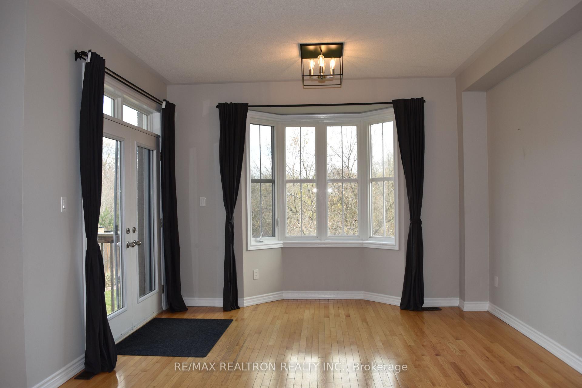 Photo 14 of 15 Burning Springs Place, Whitby, Brooklin — HOMEH