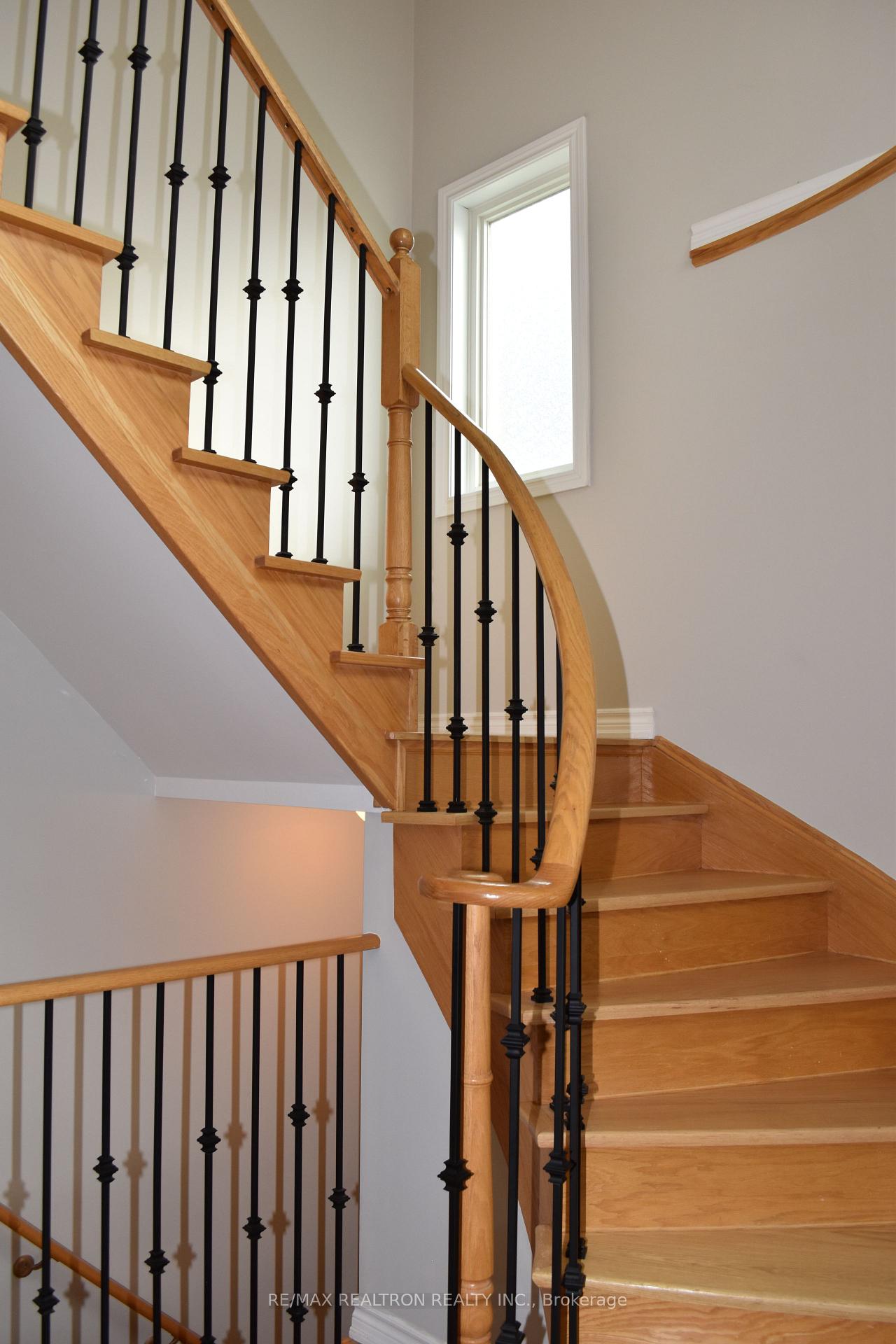 Photo 23 of 15 Burning Springs Place, Whitby, Brooklin — HOMEH