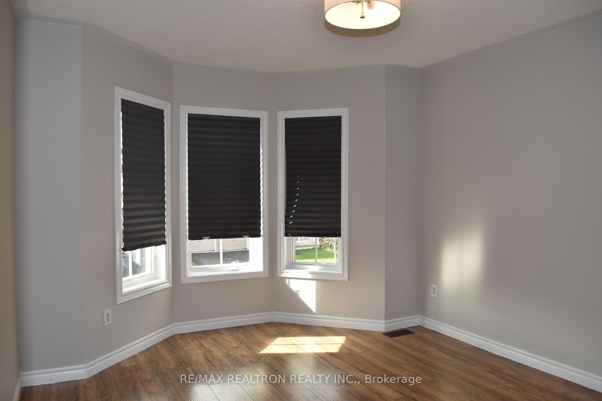 Photo 32 of 15 Burning Springs Place, Whitby, Brooklin — HOMEH