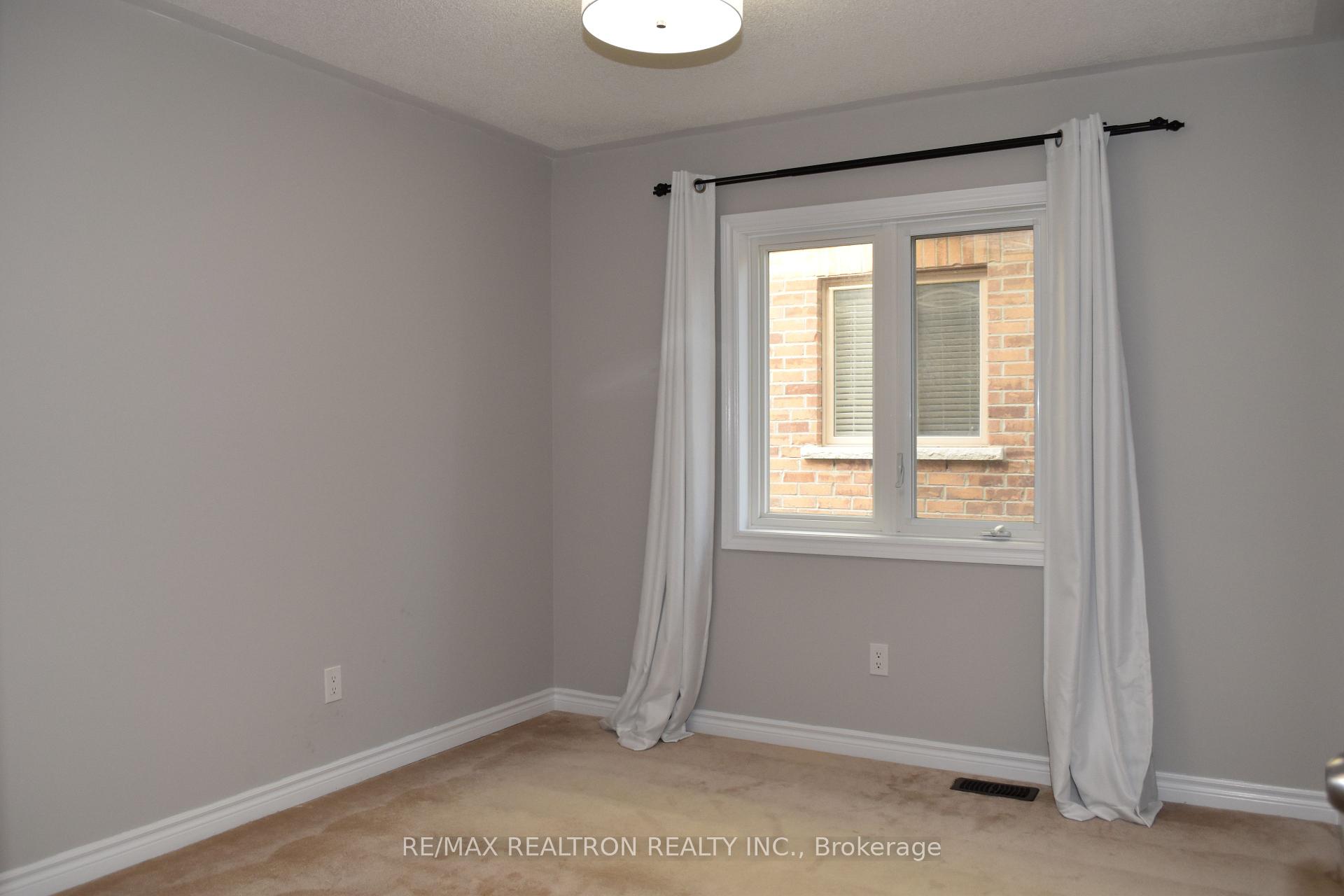 Photo 35 of 15 Burning Springs Place, Whitby, Brooklin — HOMEH