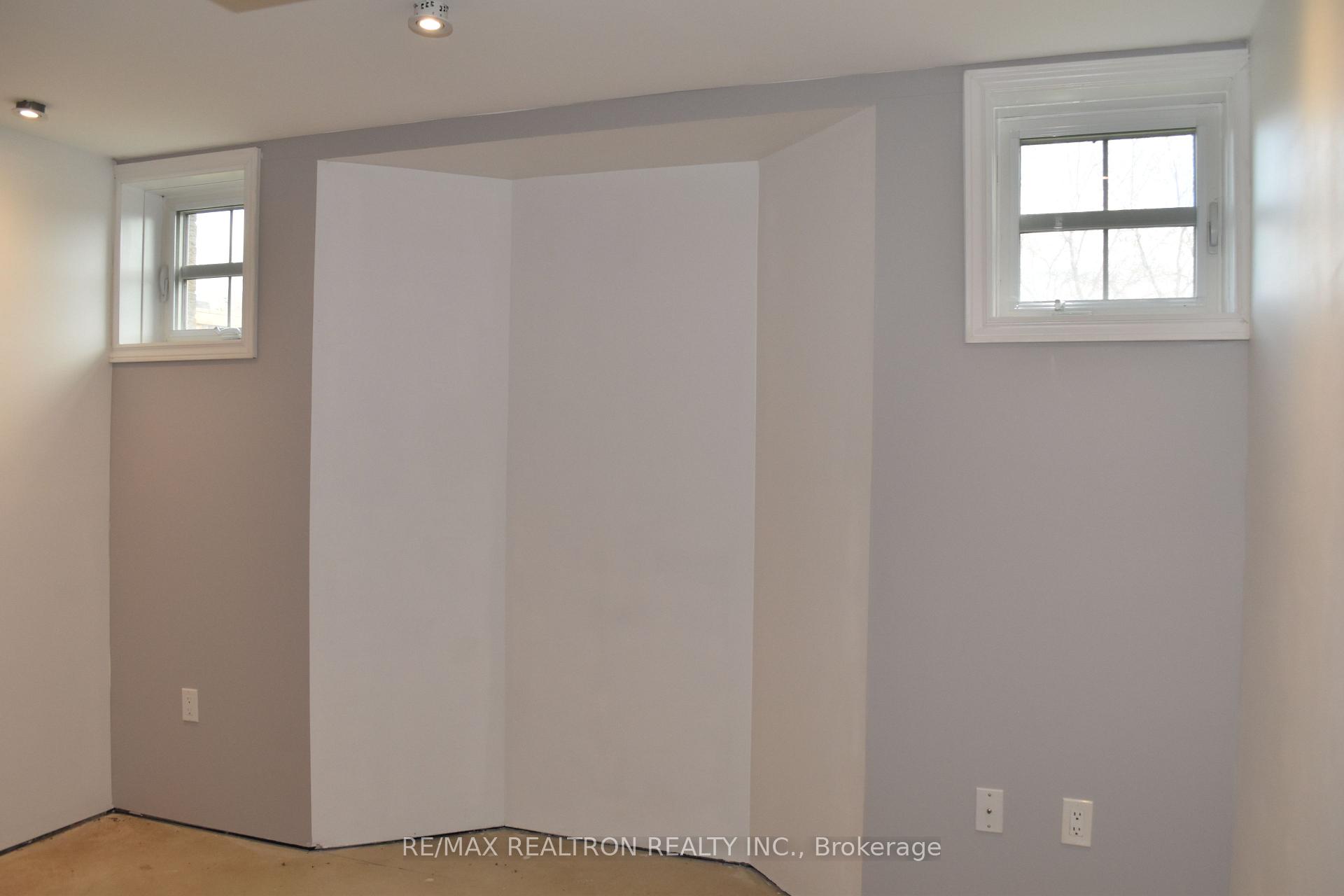Photo 39 of 15 Burning Springs Place, Whitby, Brooklin — HOMEH