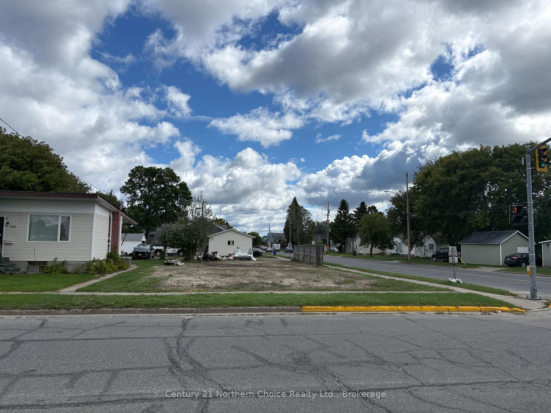 Photo 1 of 700 Crowe Avenue, Fort Frances — HOMEH