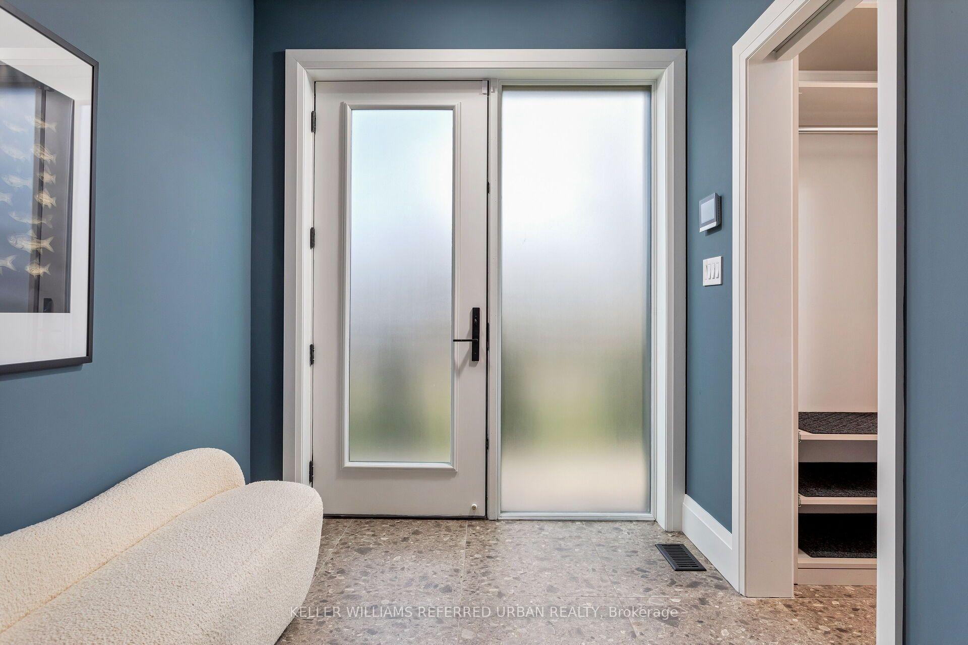 Photo 4 of 25 Delma Drive, Etobicoke, Alderwood — HOMEH
