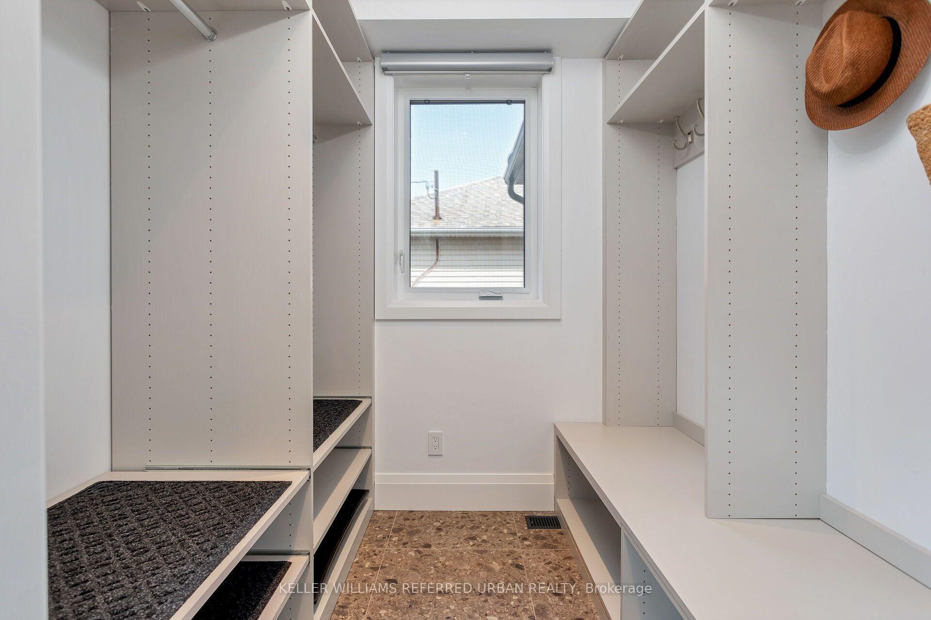 Photo 5 of 25 Delma Drive, Etobicoke, Alderwood — HOMEH