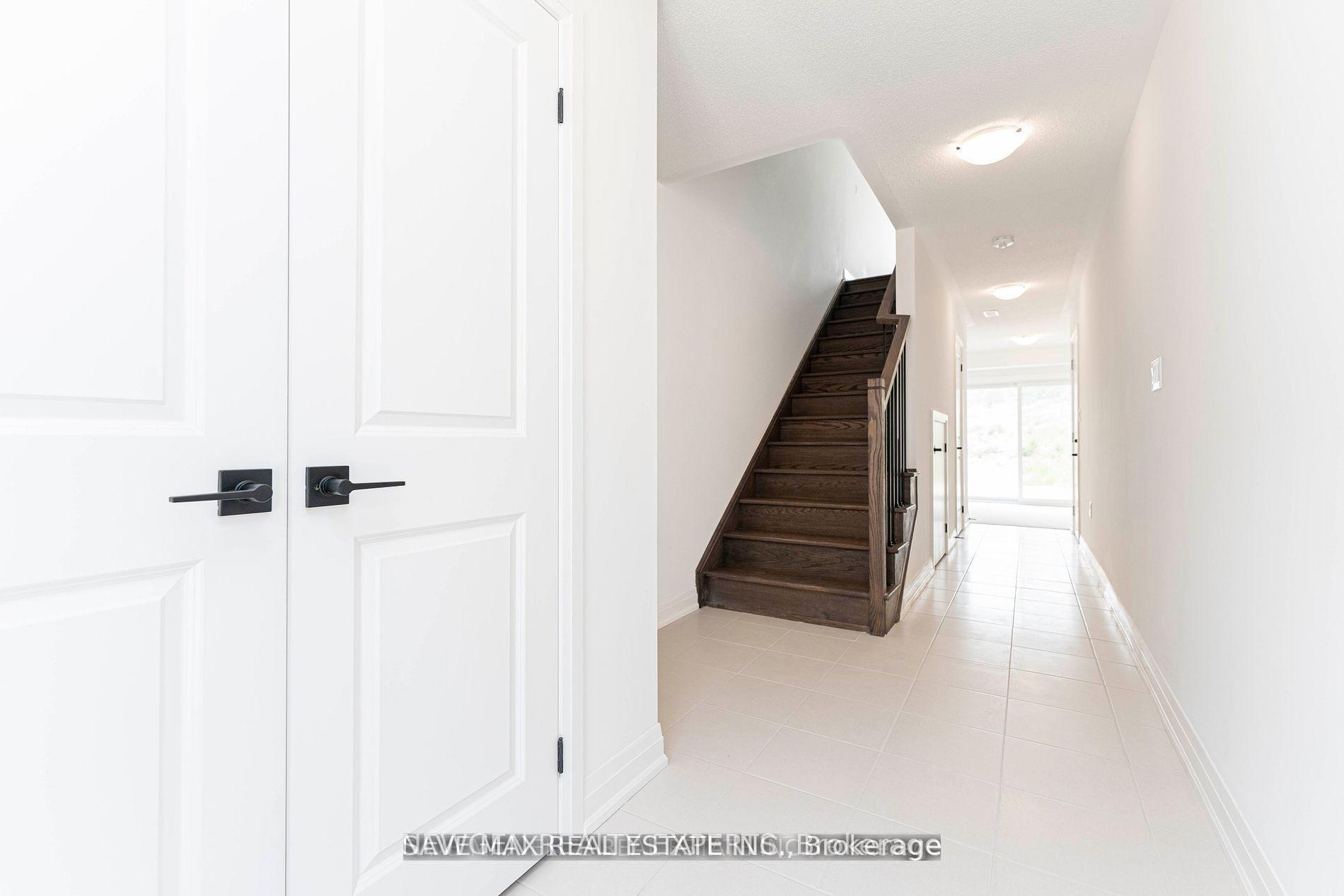 Photo 3 of 74 Windtree Way, Halton Hills, Georgetown — HOMEH