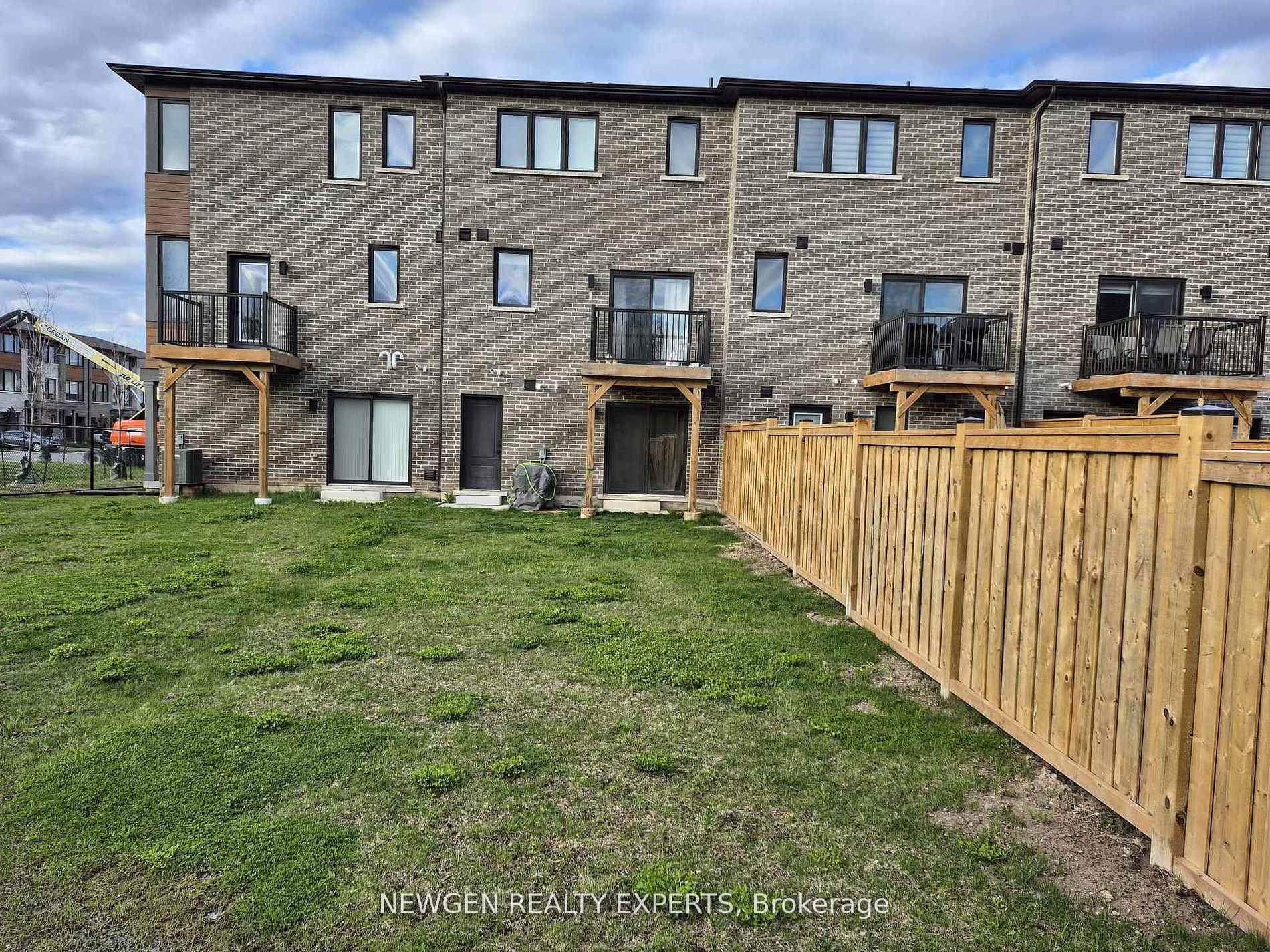 Photo 27 of 74 Windtree Way, Halton Hills, Georgetown — HOMEH