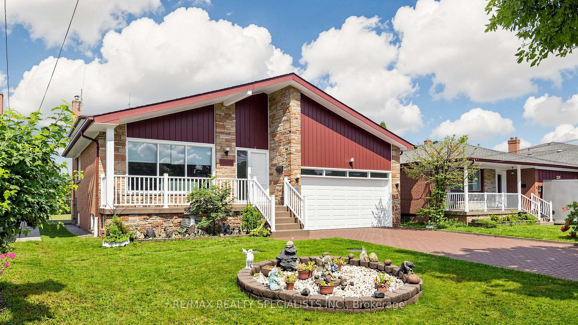 Front of 2385 Hensall Street