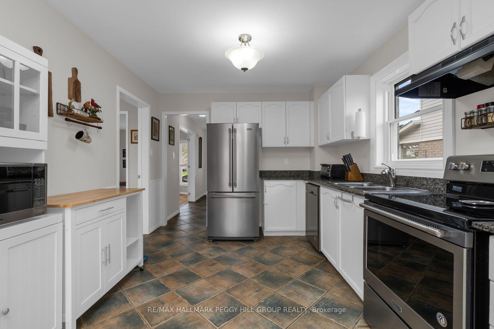 Photo 4 of 45 Ward Drive, Barrie, Painswick North — HOMEH
