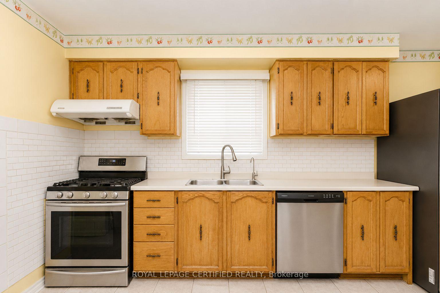 Photo 8 of 11 Pearson Road, Brampton, Fletcher's West — HOMEH