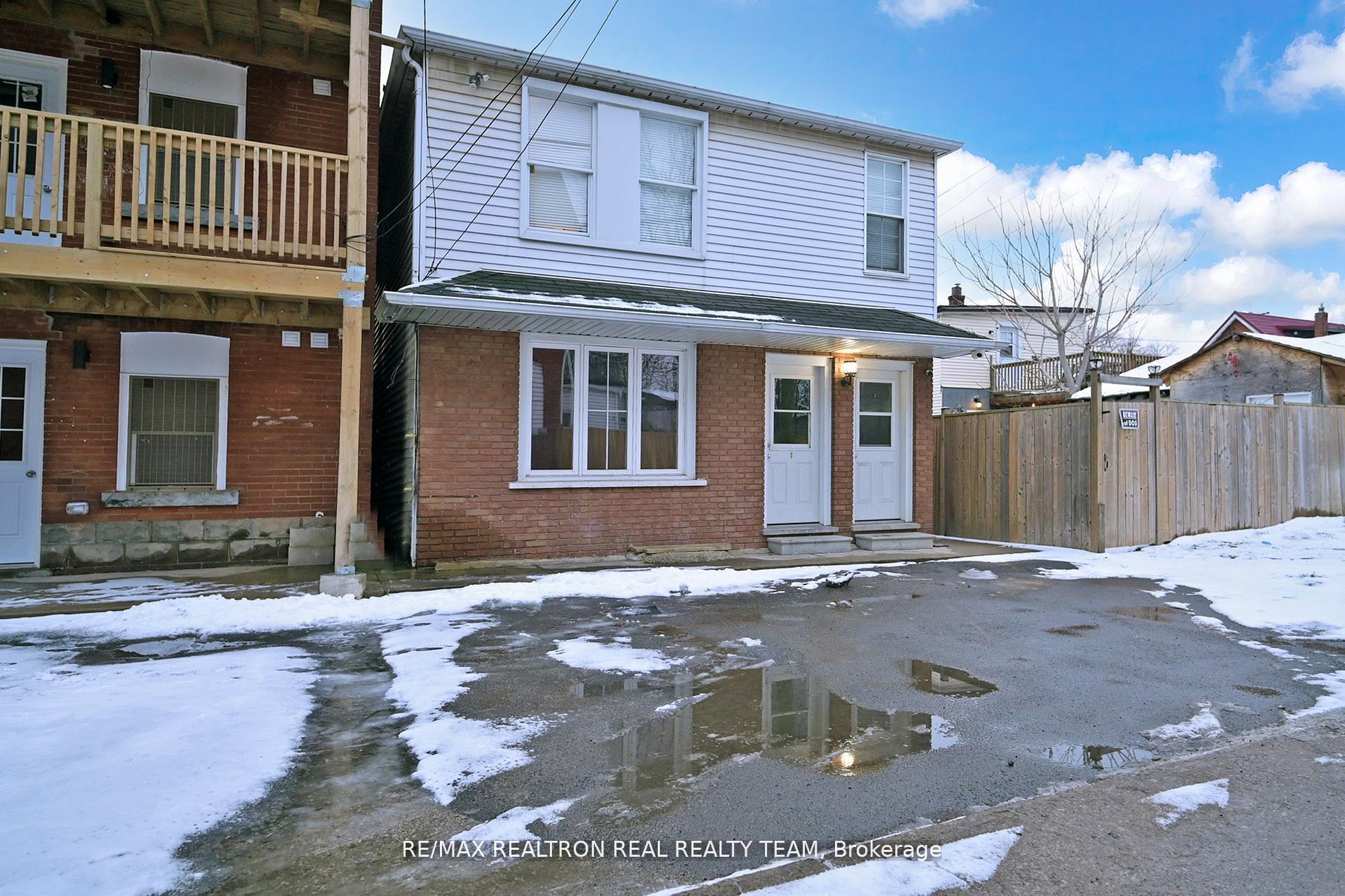 Photo 2 of Unit #C2, 1129 Cannon Street E, Hamilton, Crown Point — HOMEH