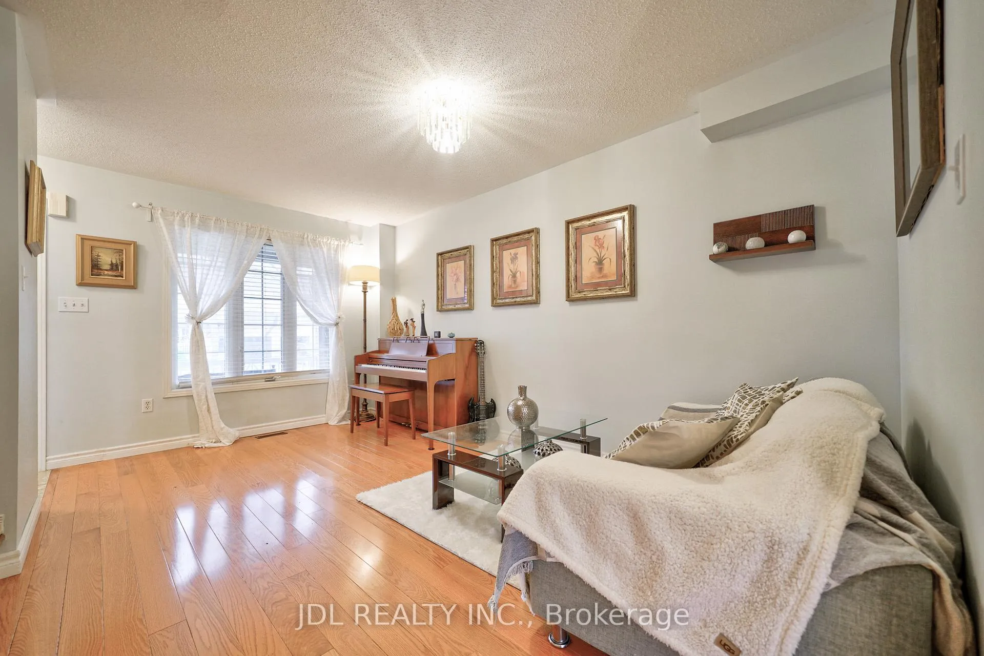 Photo 4 of 20 Tulle Avenue, Vaughan, Vellore Village — HOMEH