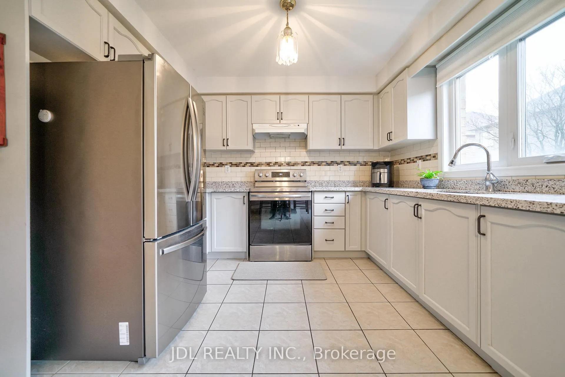 Photo 9 of 20 Tulle Avenue, Vaughan, Vellore Village — HOMEH