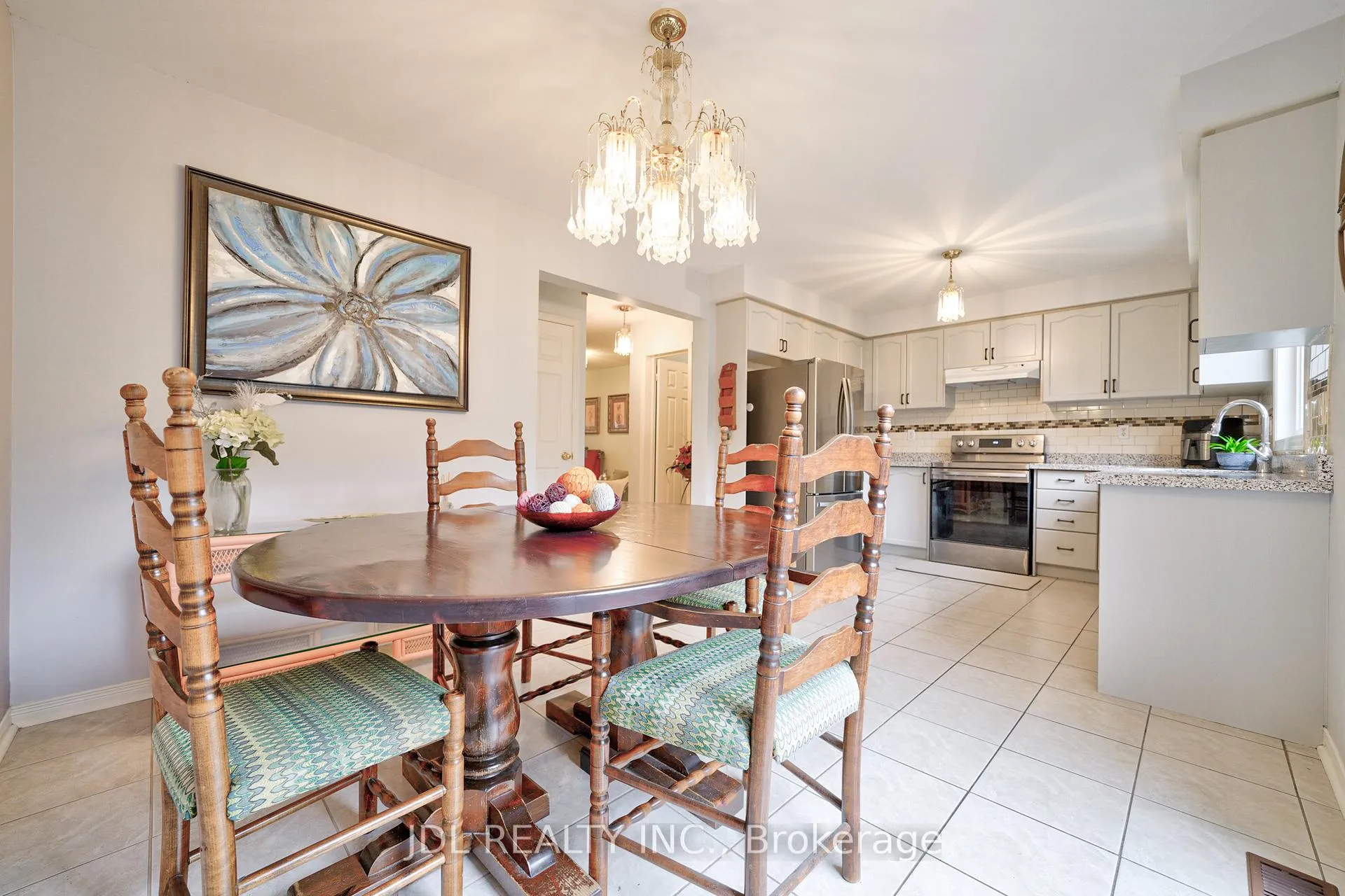 Photo 11 of 20 Tulle Avenue, Vaughan, Vellore Village — HOMEH