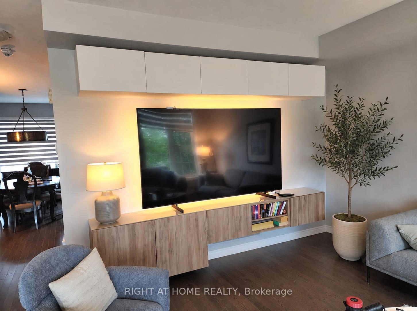 Photo 4 of 3108 Postridge Drive, Oakville, Joshua Meadows — HOMEH