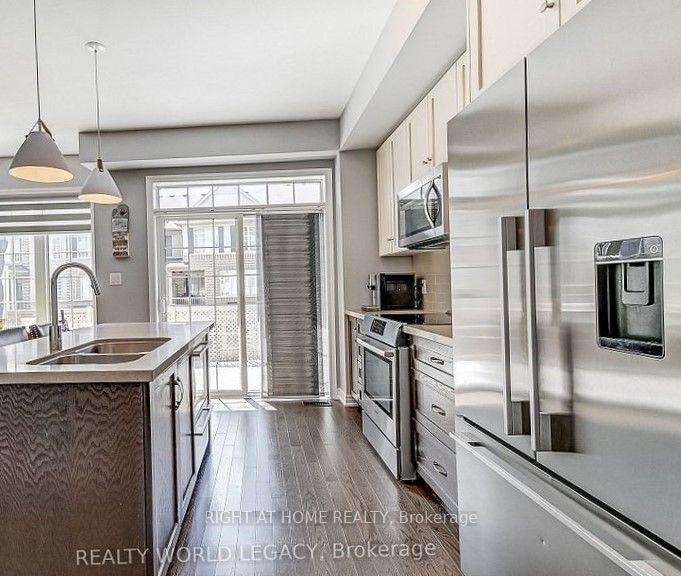 Photo 9 of 3108 Postridge Drive, Oakville, Joshua Meadows — HOMEH