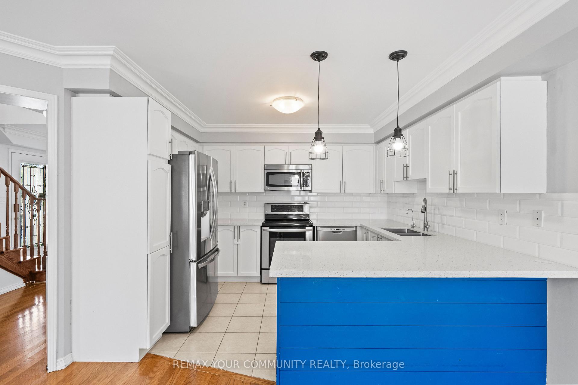 Photo 4 of 18 Telstar Way, Whitby, Brooklin — HOMEH