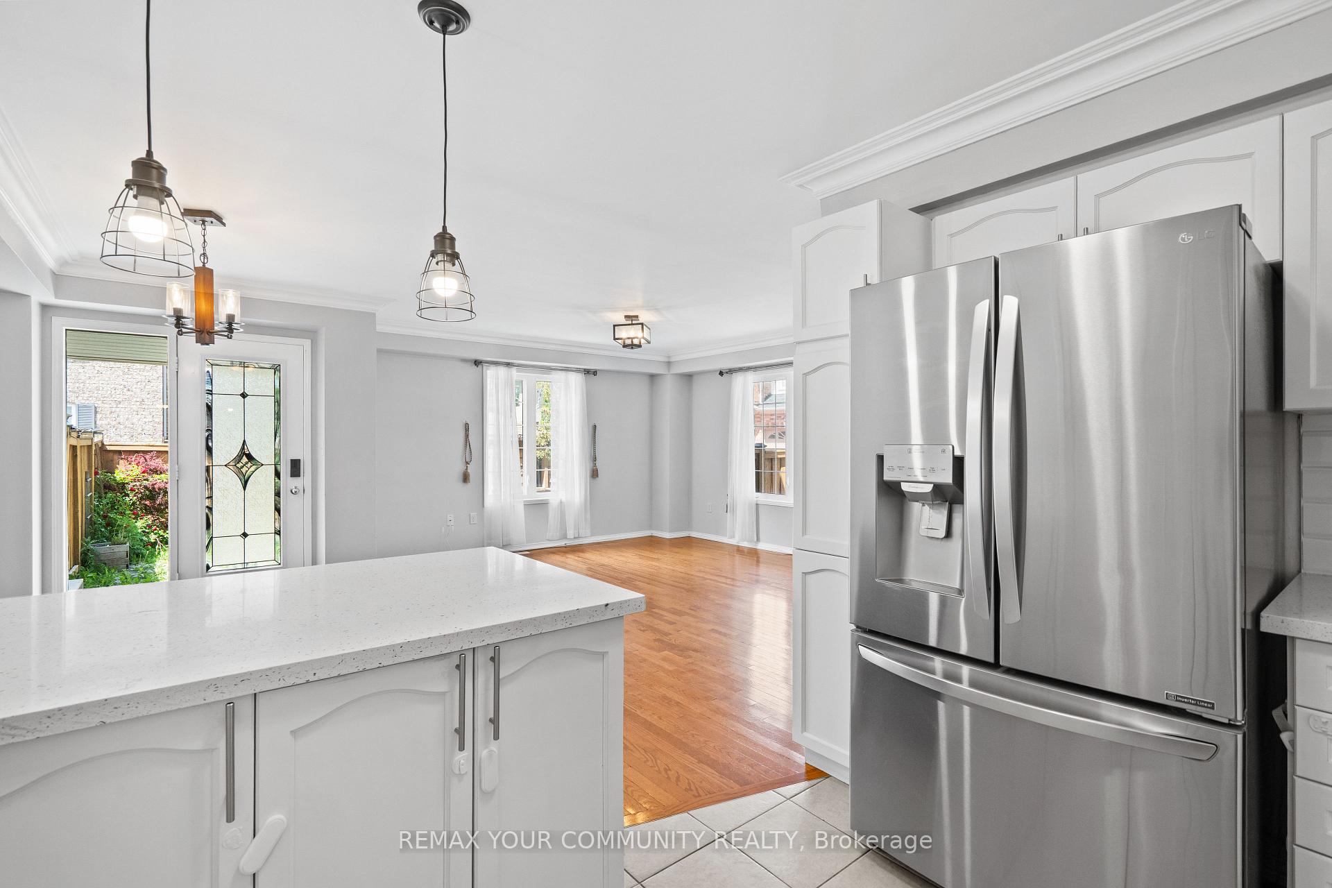 Photo 6 of 18 Telstar Way, Whitby, Brooklin — HOMEH