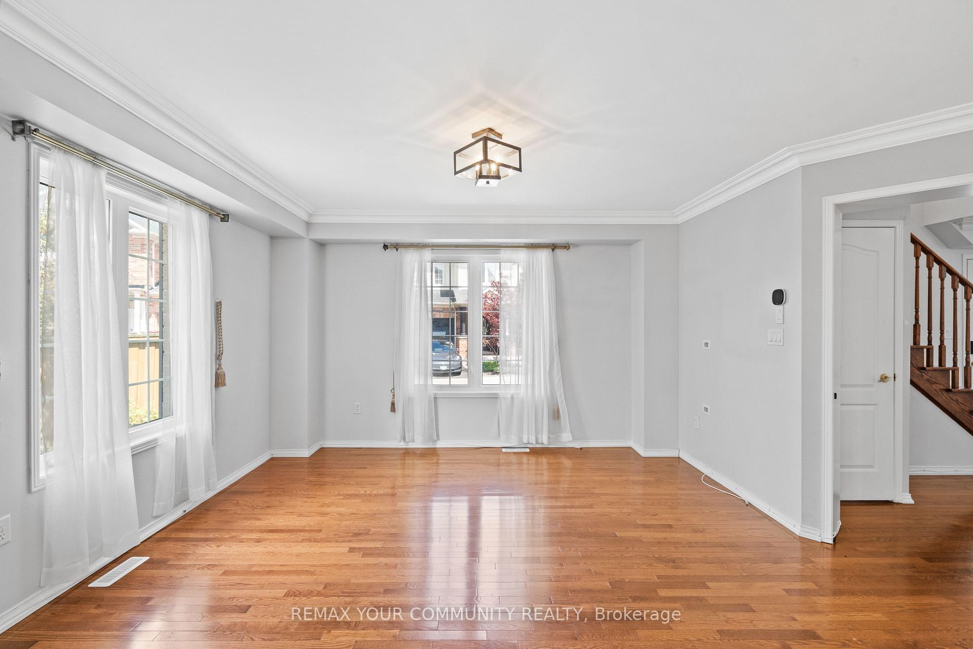 Photo 11 of 18 Telstar Way, Whitby, Brooklin — HOMEH