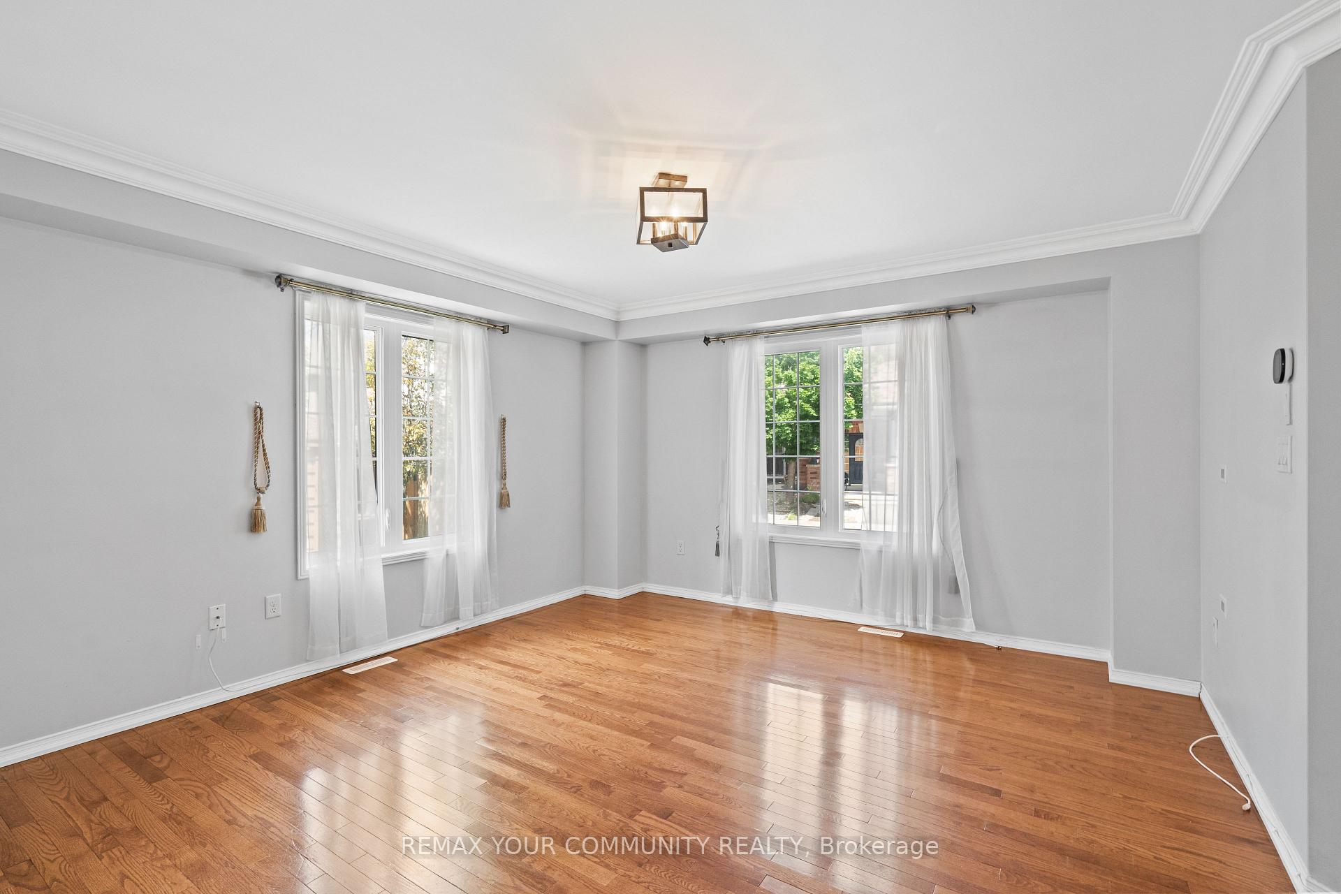 Photo 12 of 18 Telstar Way, Whitby, Brooklin — HOMEH