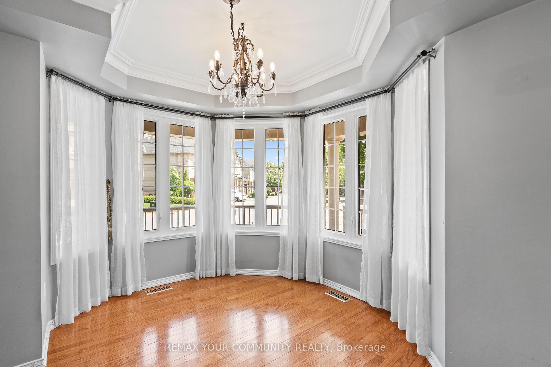Photo 14 of 18 Telstar Way, Whitby, Brooklin — HOMEH
