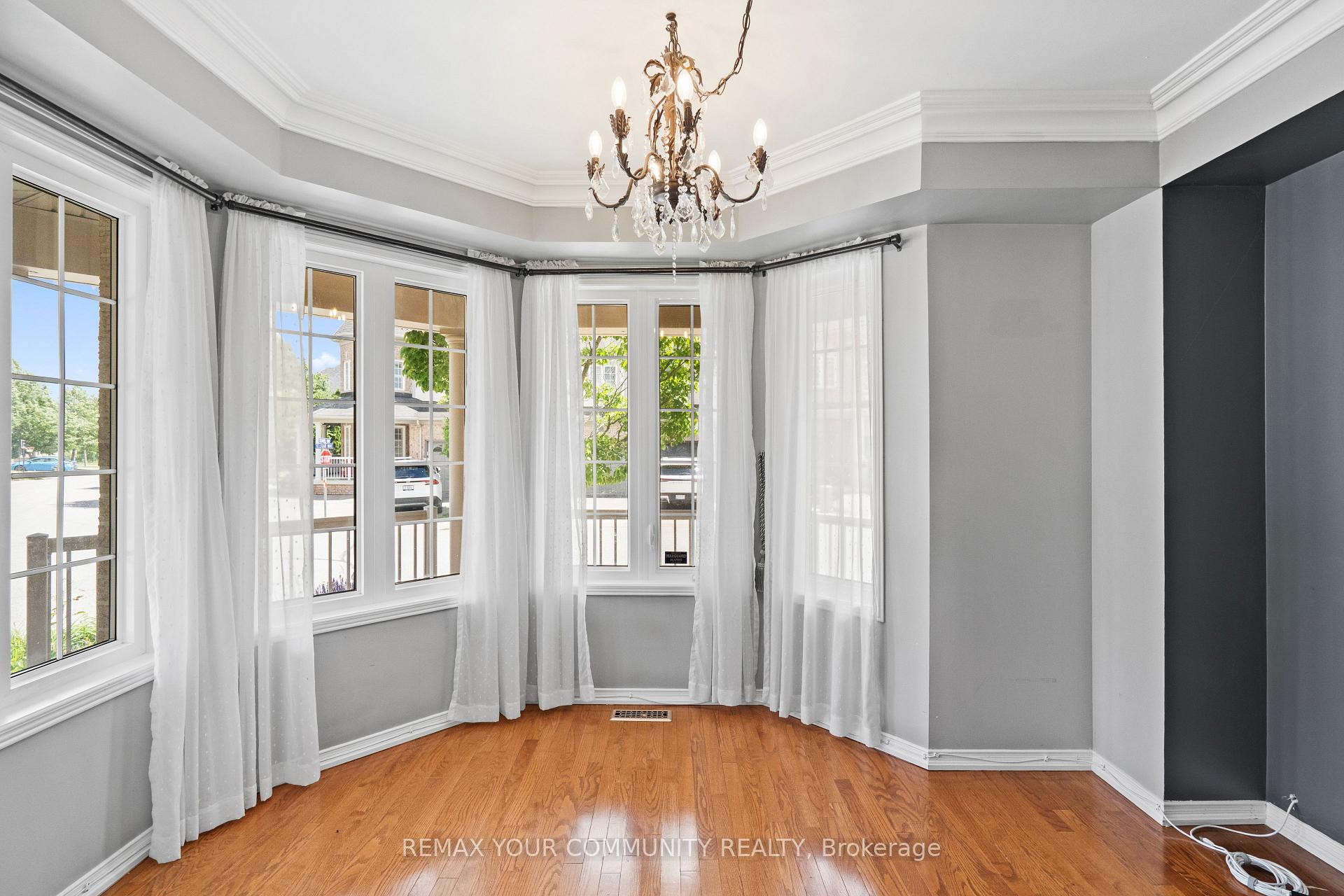 Photo 15 of 18 Telstar Way, Whitby, Brooklin — HOMEH
