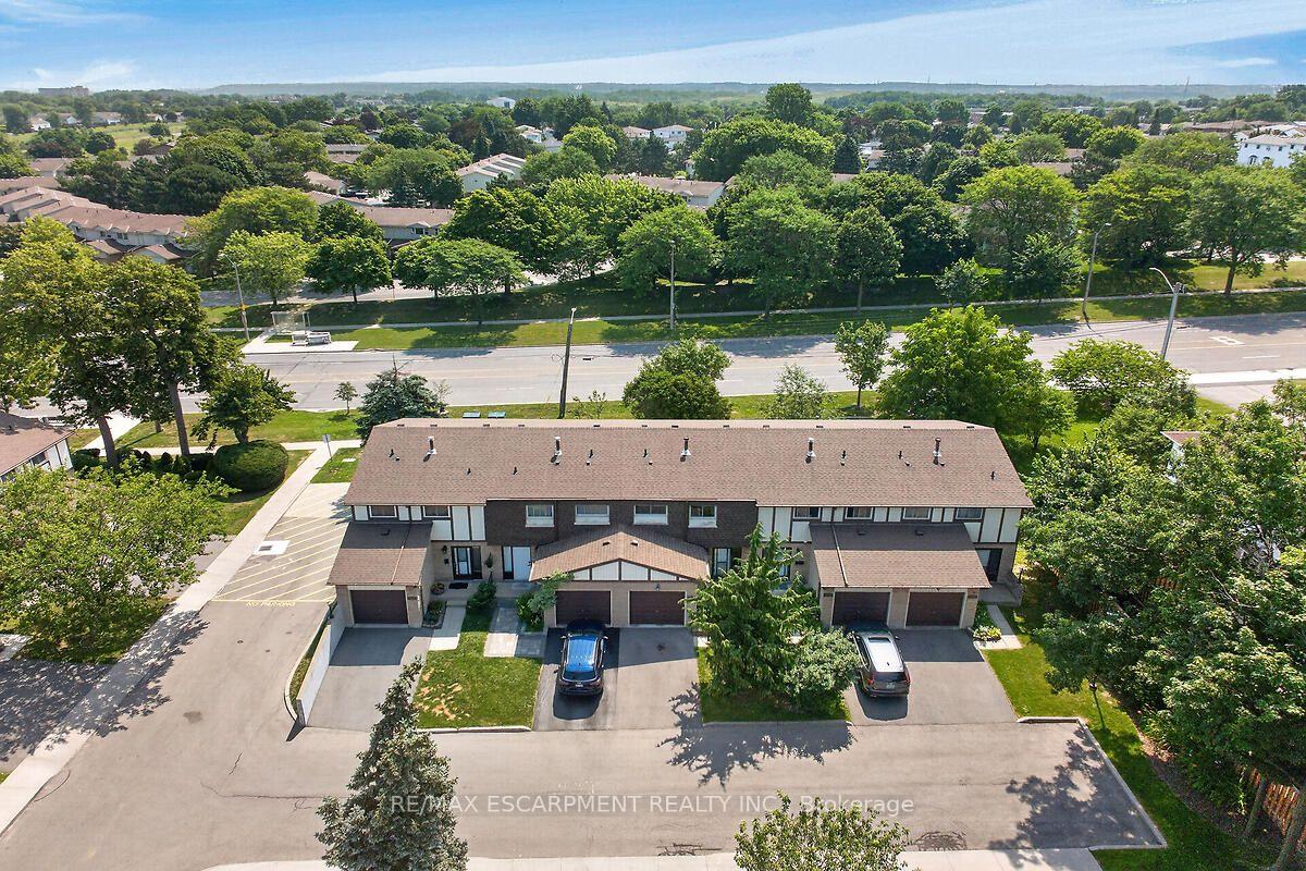 Photo 3 of Unit 24, 300 Rexford Drive, Hamilton, Randall — HOMEH
