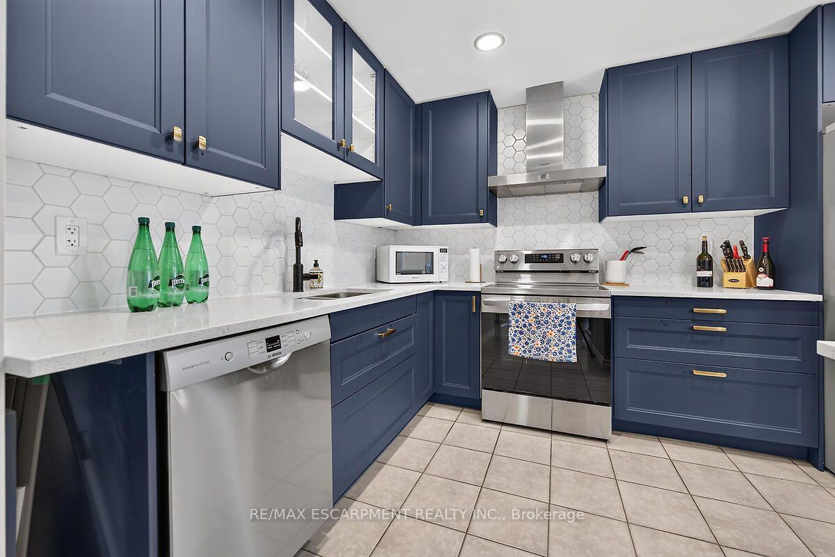 Photo 10 of Unit 24, 300 Rexford Drive, Hamilton, Randall — HOMEH