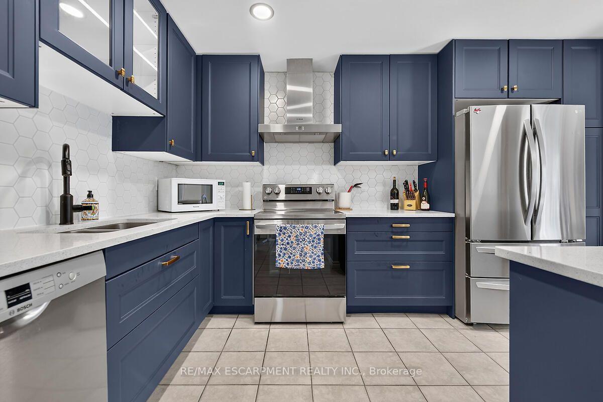 Photo 11 of Unit 24, 300 Rexford Drive, Hamilton, Randall — HOMEH