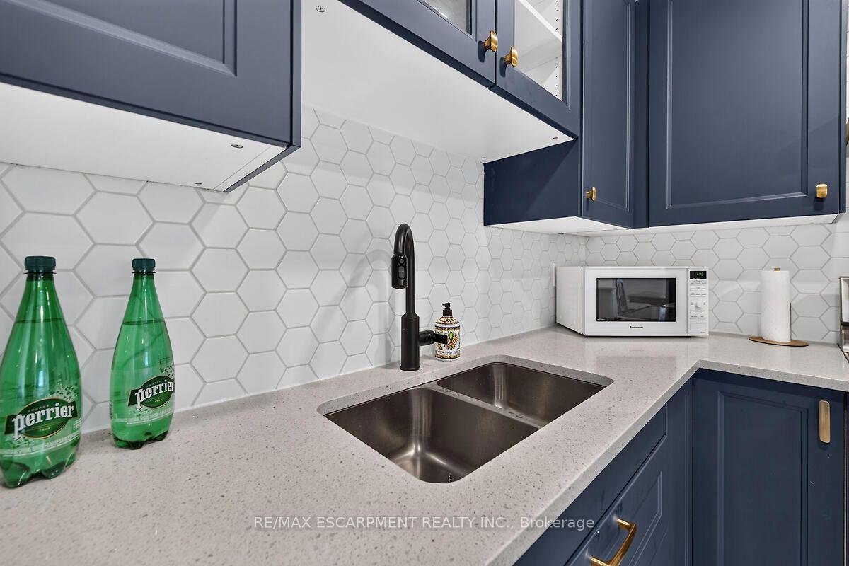 Photo 12 of Unit 24, 300 Rexford Drive, Hamilton, Randall — HOMEH