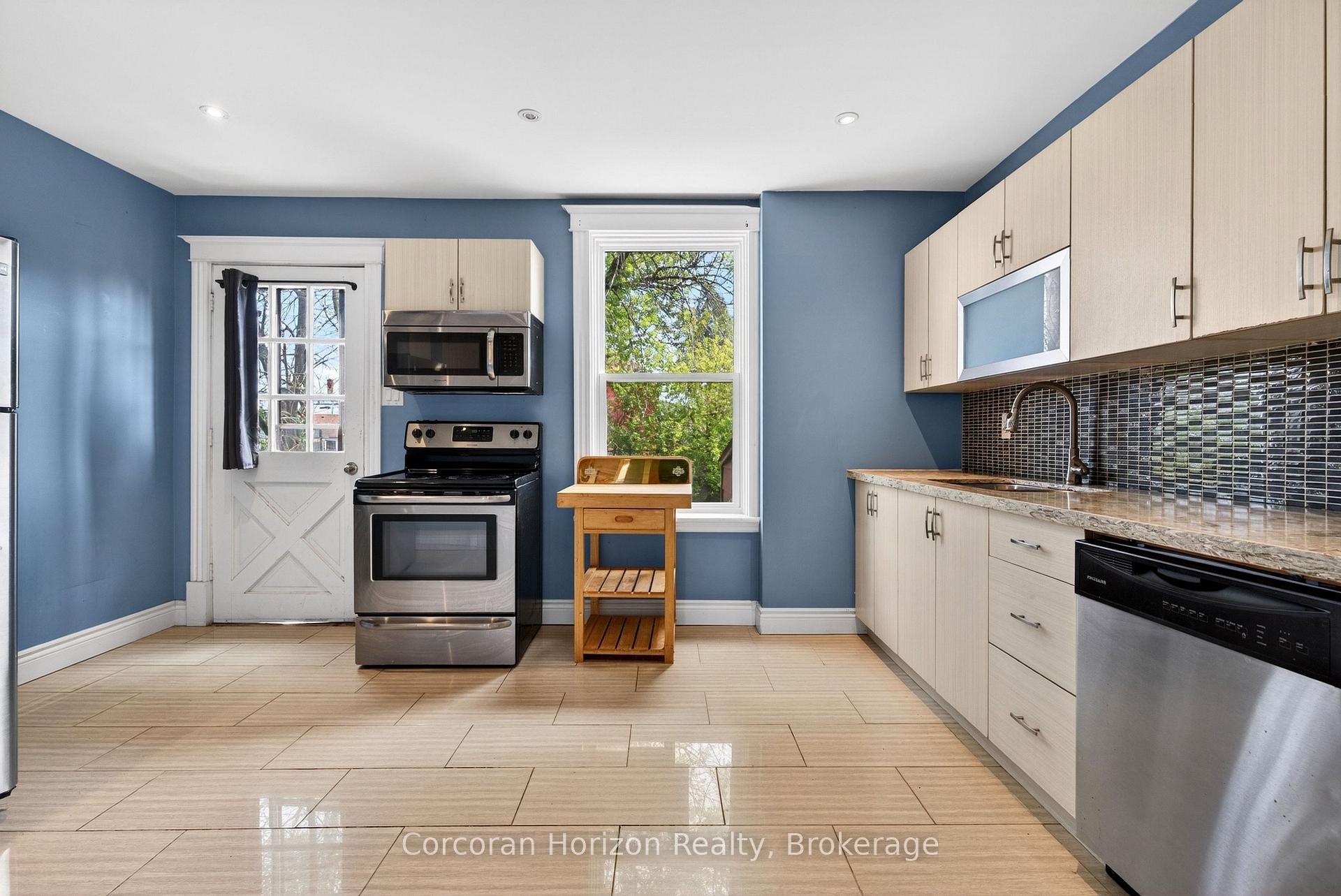 Photo 18 of 520 John Street N, Hamilton, North End — HOMEH
