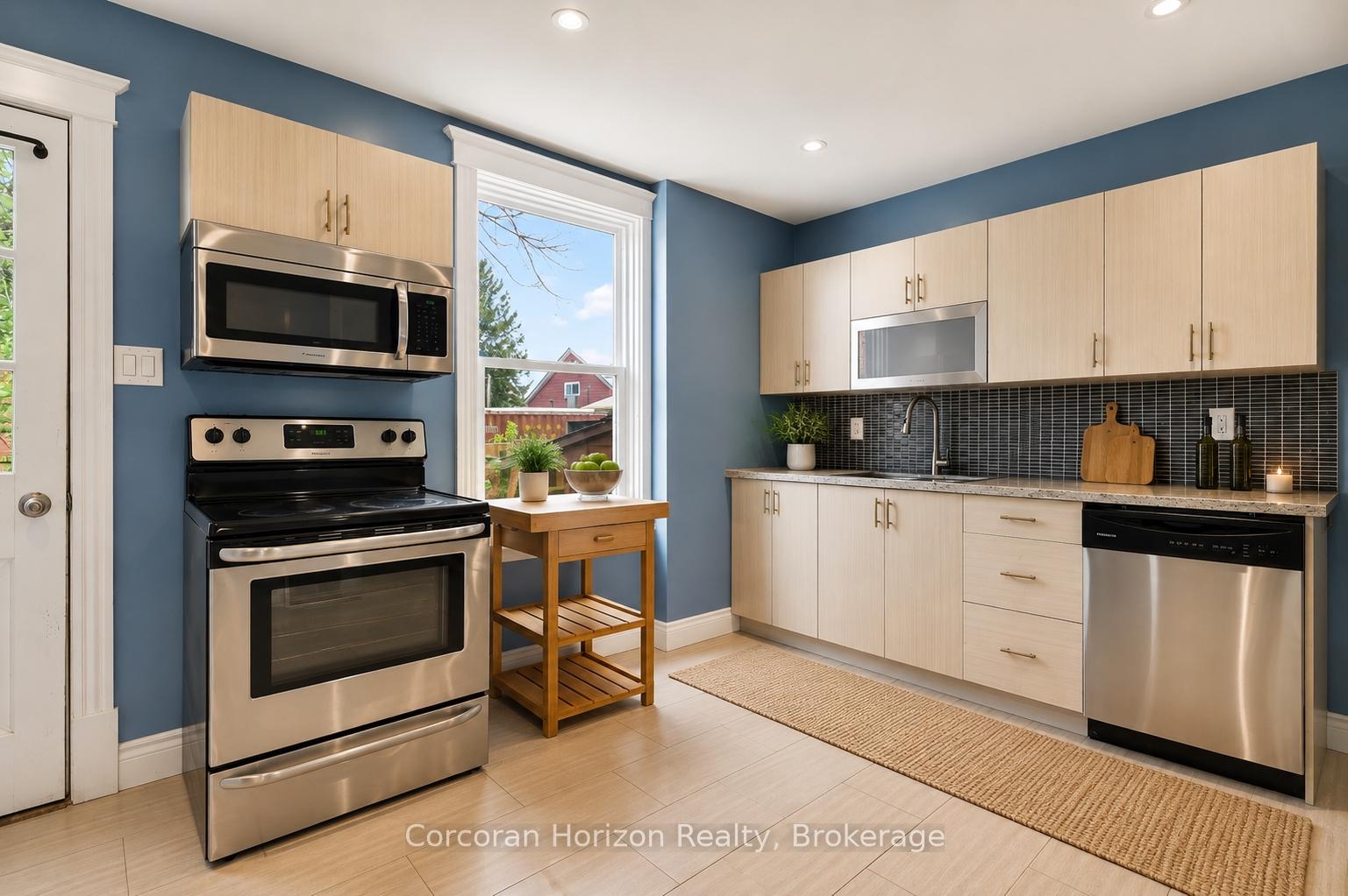Photo 19 of 520 John Street N, Hamilton, North End — HOMEH