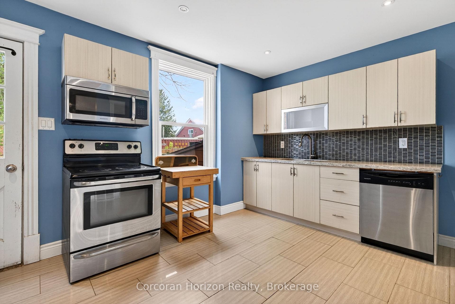 Photo 20 of 520 John Street N, Hamilton, North End — HOMEH