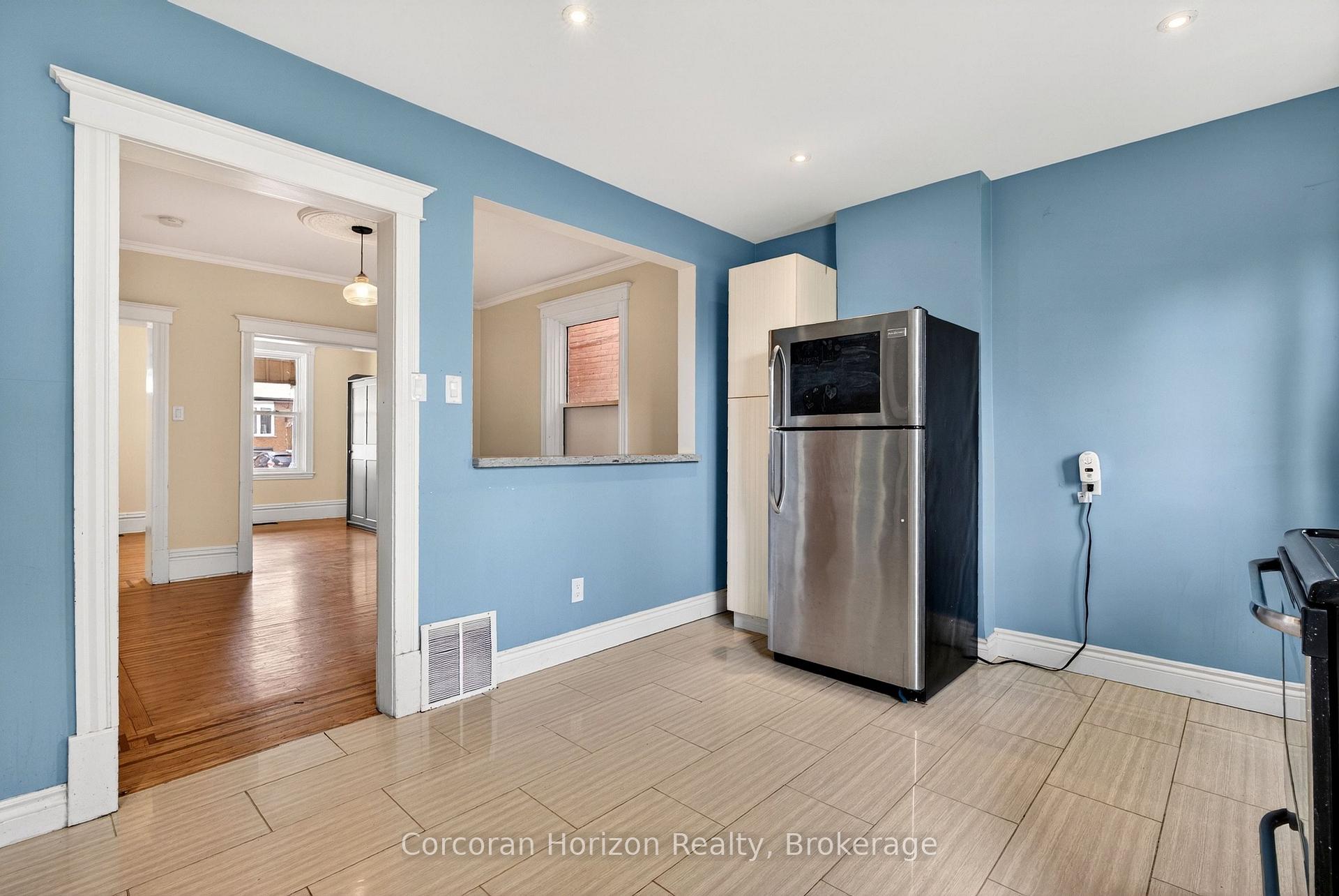 Photo 23 of 520 John Street N, Hamilton, North End — HOMEH