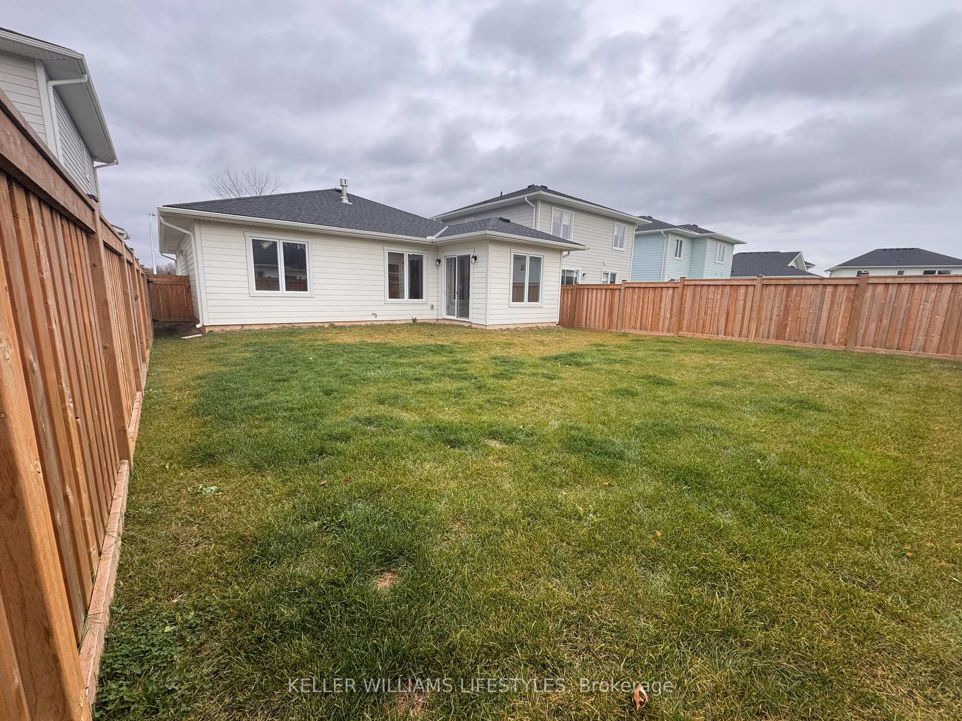 Photo 40 of 106 Sandcastle Key, Central Elgin, Port Stanley — HOMEH